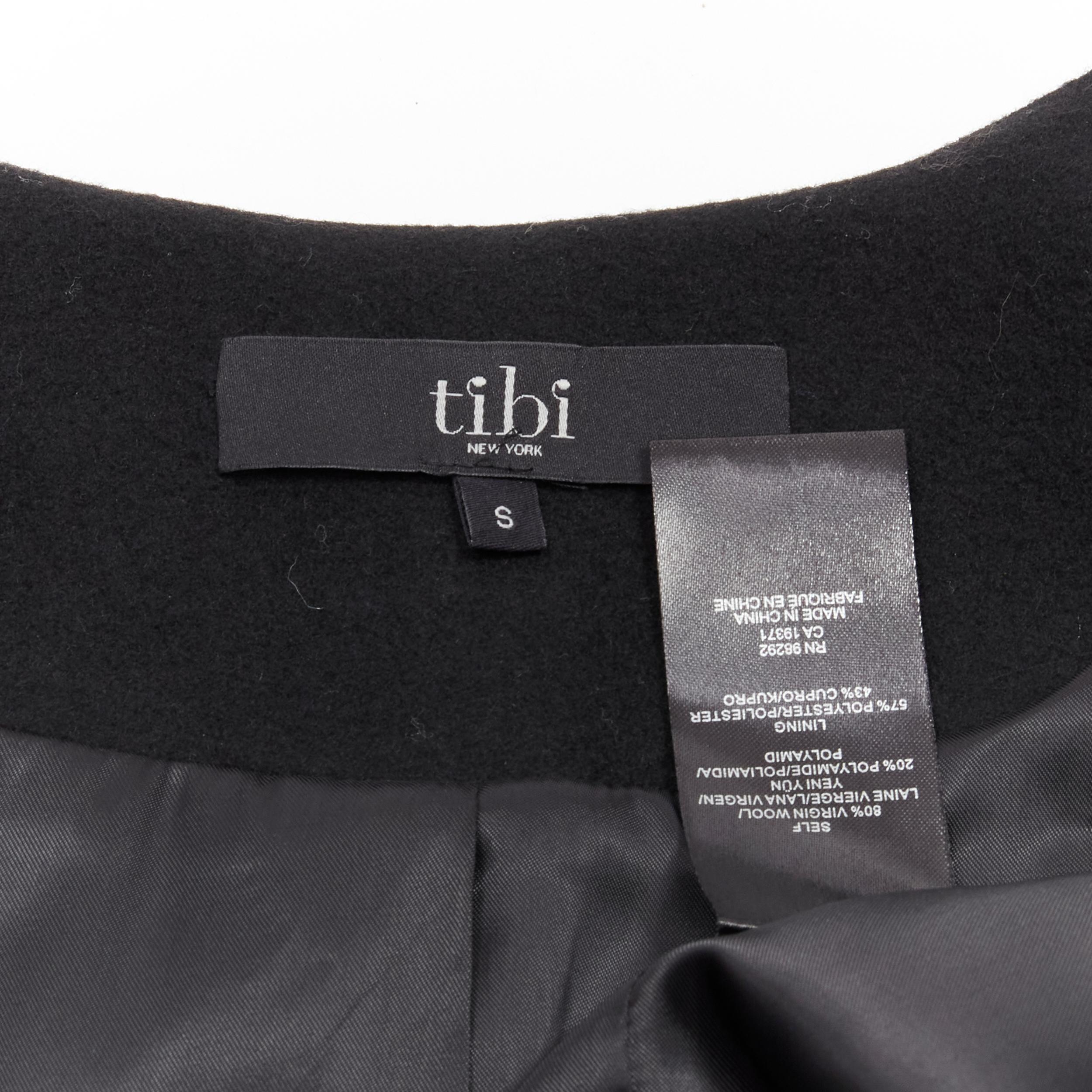 TIBI giacca blazer asimmetrica in misto lana vergine nera con maniche a mantellina e bottoni S in vendita 4