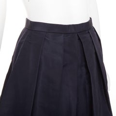 Tibi - jupe midi évasée et plissée en crêpe 100 % satin de soie - marine US0 XS