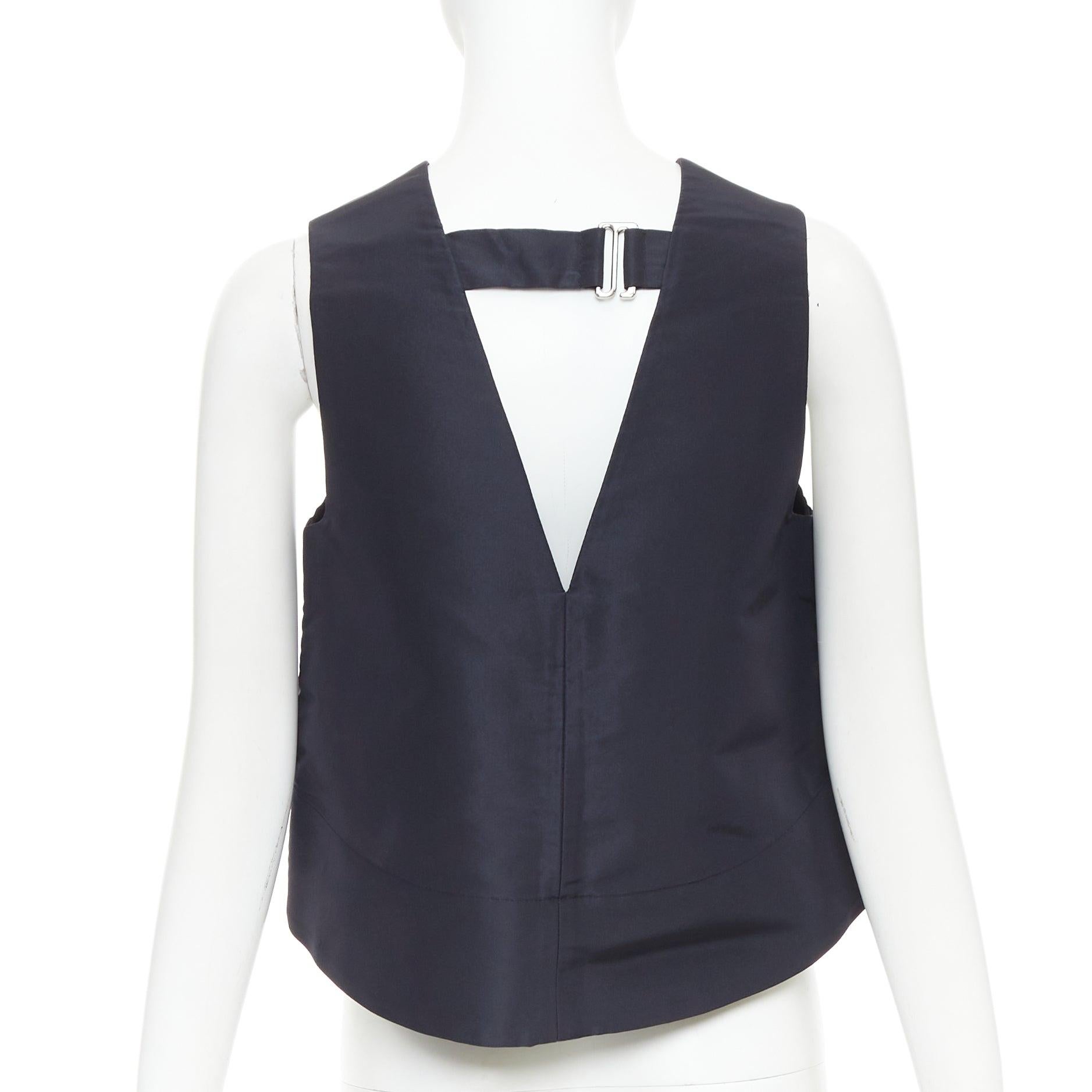Donna Tibi, top in faille di seta navy con cinturino con fibbia d'argento con scollo a V US0 XS in vendita