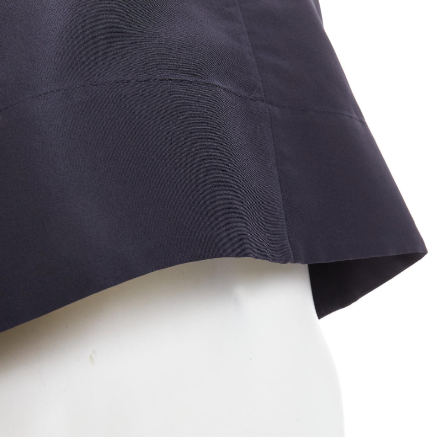 Tibi, top in faille di seta navy con cinturino con fibbia d'argento con scollo a V US0 XS in vendita 2