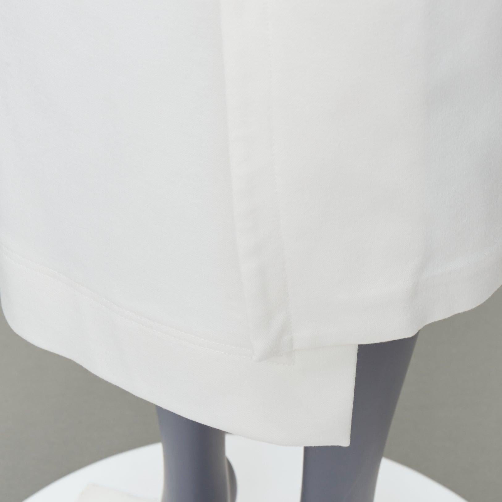 TIBI asymmetrischer, abgeschrägter Bleistiftrock mit weißen Strukturknöpfen, US0 XS im Angebot 2