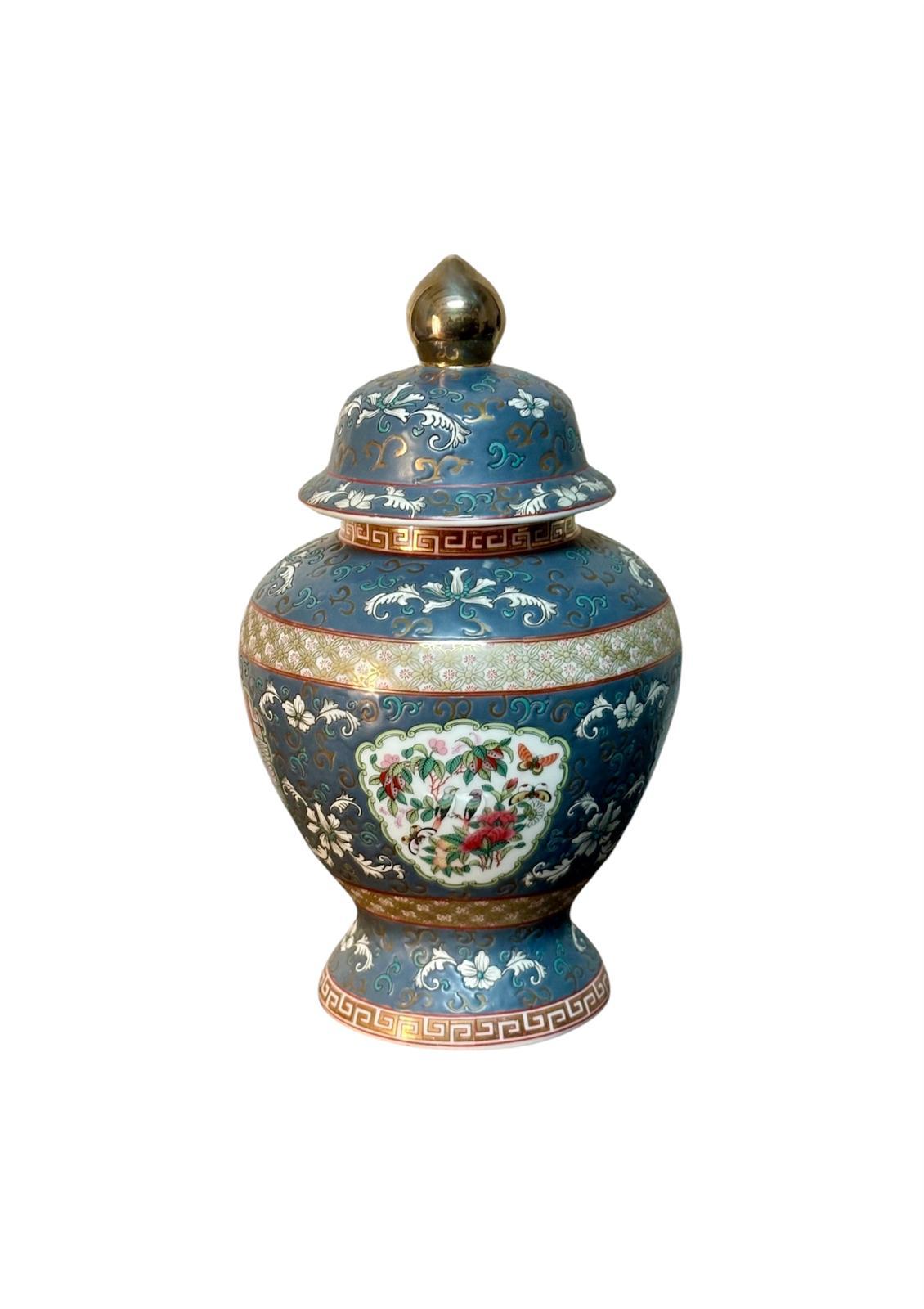 Chinoiseries Tibor oriental de porcelaine esmaltada policromada en vente