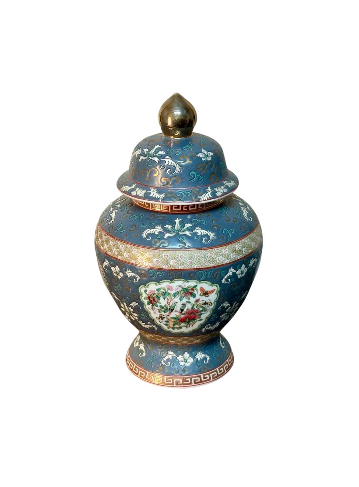 Est asiatique Tibor oriental de porcelaine esmaltada policromada en vente