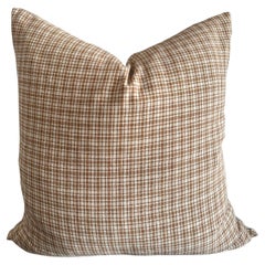 Oreiller Tiburon en plaid tissé Brown avec insert en plumes de duvet