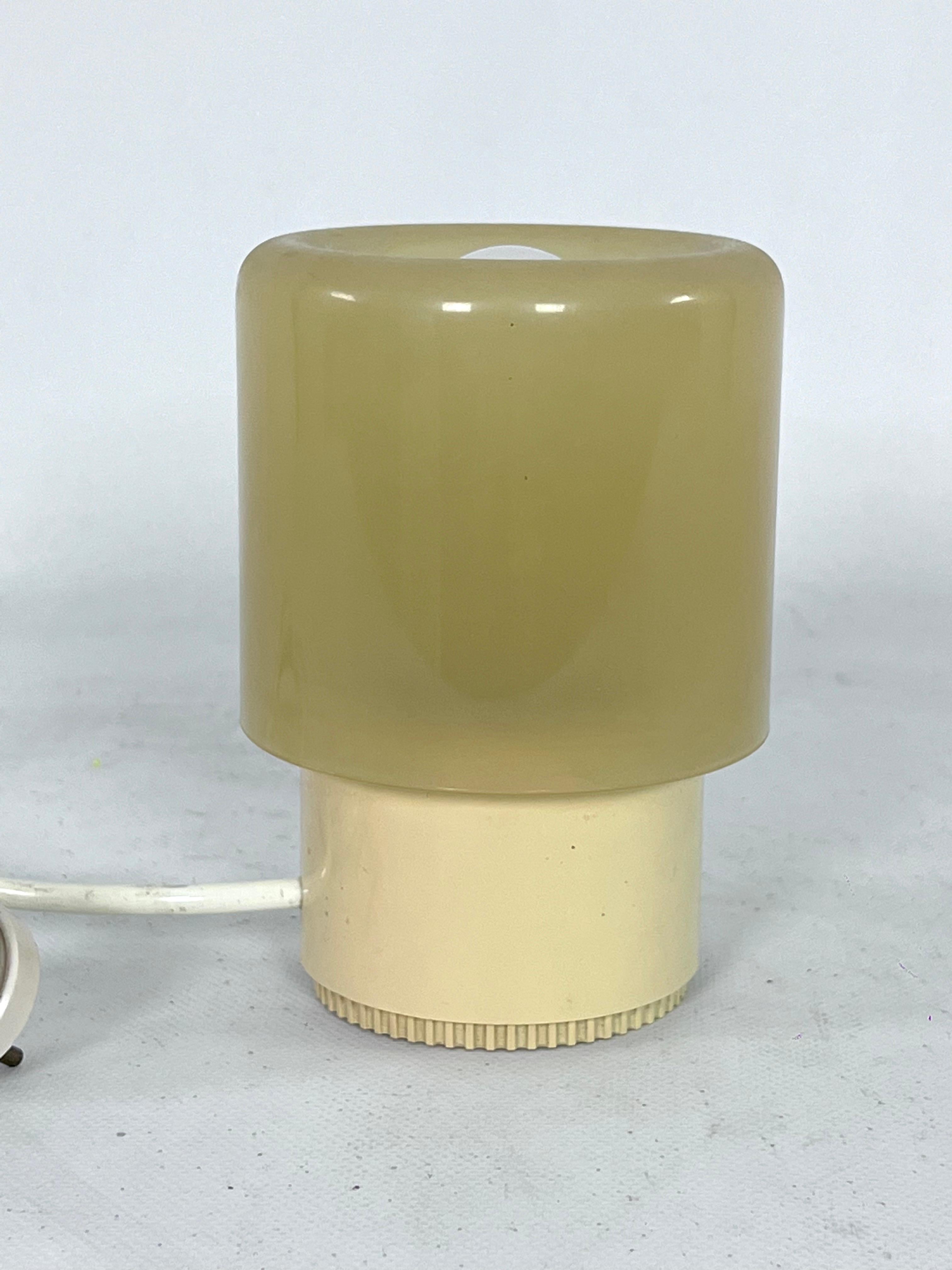 Good vintage condition with normal trace of age and use for this first serie of Tic Tac desk lamp, designed by Giotto Stoppino and produced by Kartell during the 70s. Full working with EU standard, adaptable on demand for USA standard.