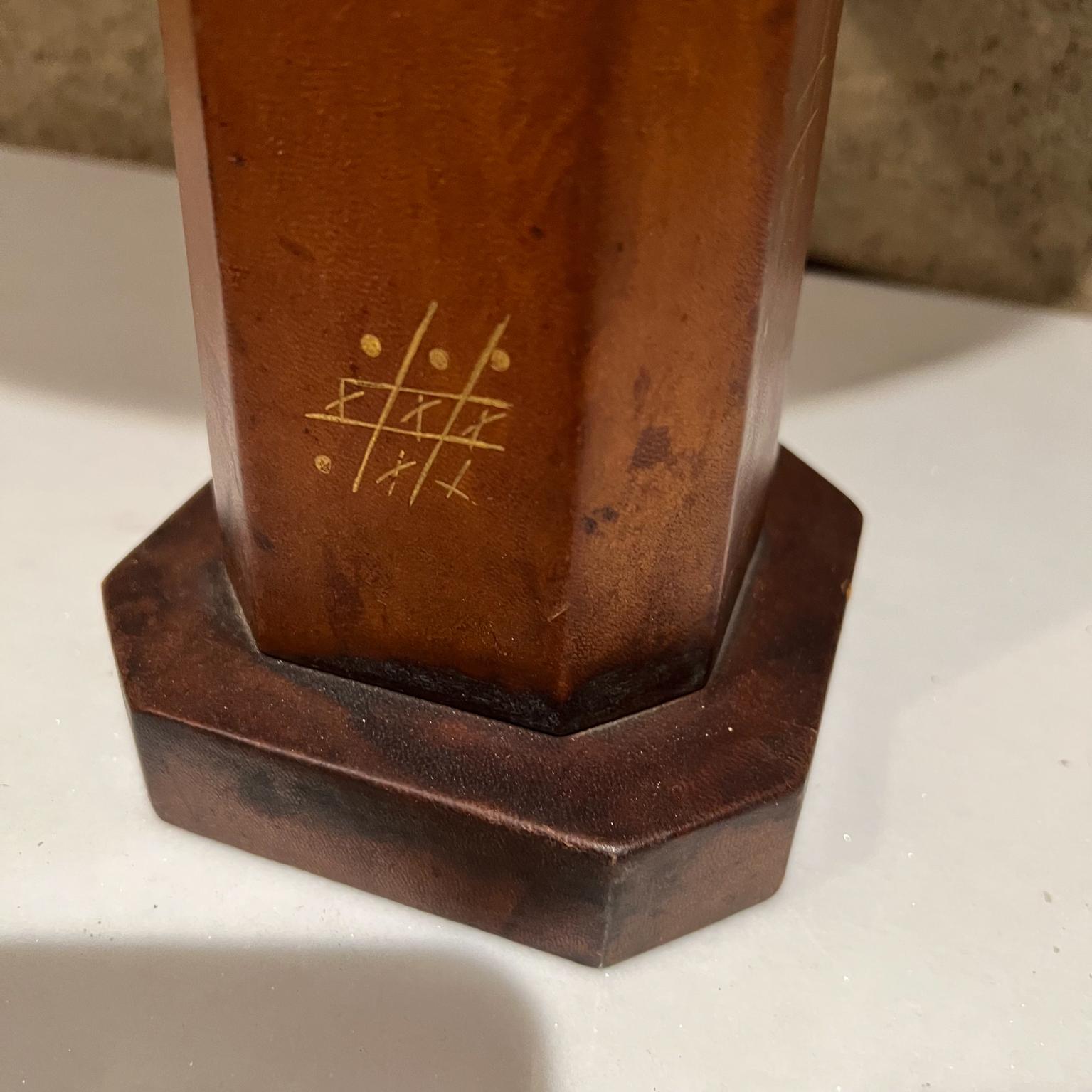 Tic- Tac - Toe Hand Painted Leather Table Lamp with Gold Design Mexico 1950s For Sale 6