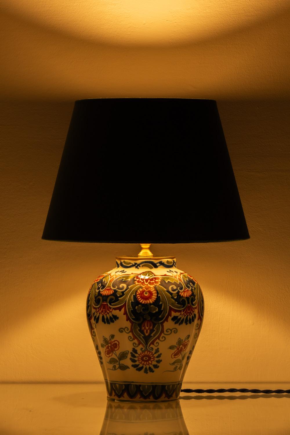 Lámparas de Chinoiserie Tichelaar Makkum Delft (1940-60) Nuevas pantallas de terciopelo verde en venta 9