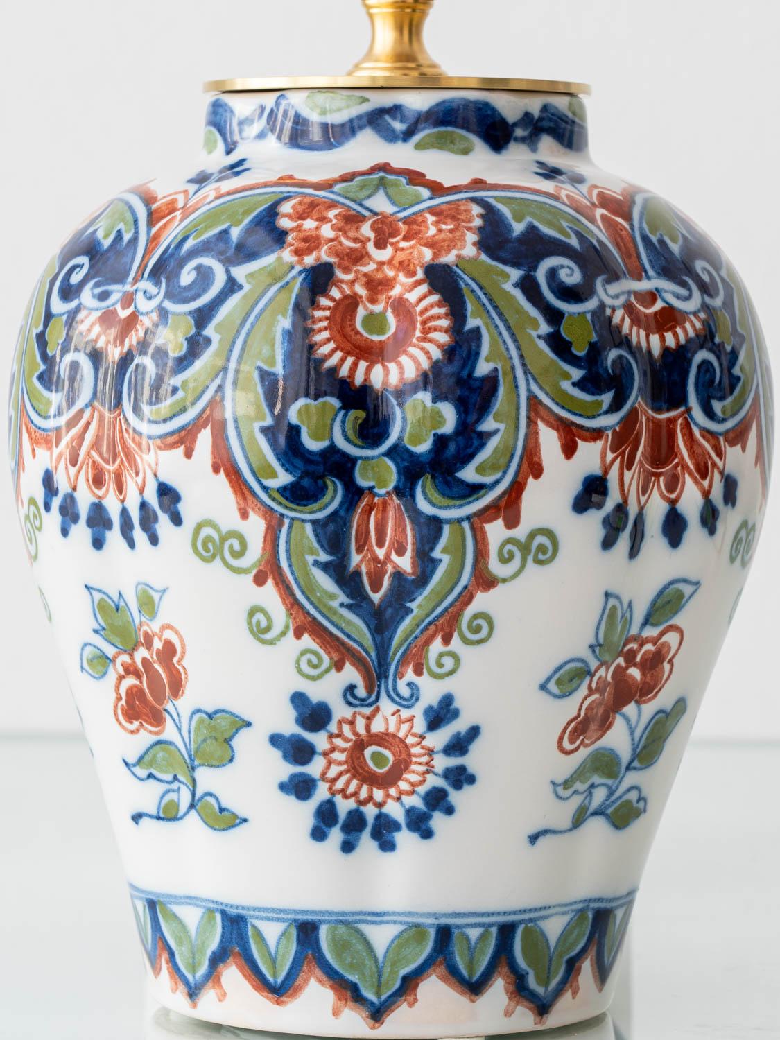 Lámparas de Chinoiserie Tichelaar Makkum Delft (1940-60) Nuevas pantallas de terciopelo verde en Bueno estado para la venta en AMSTERDAM, NL