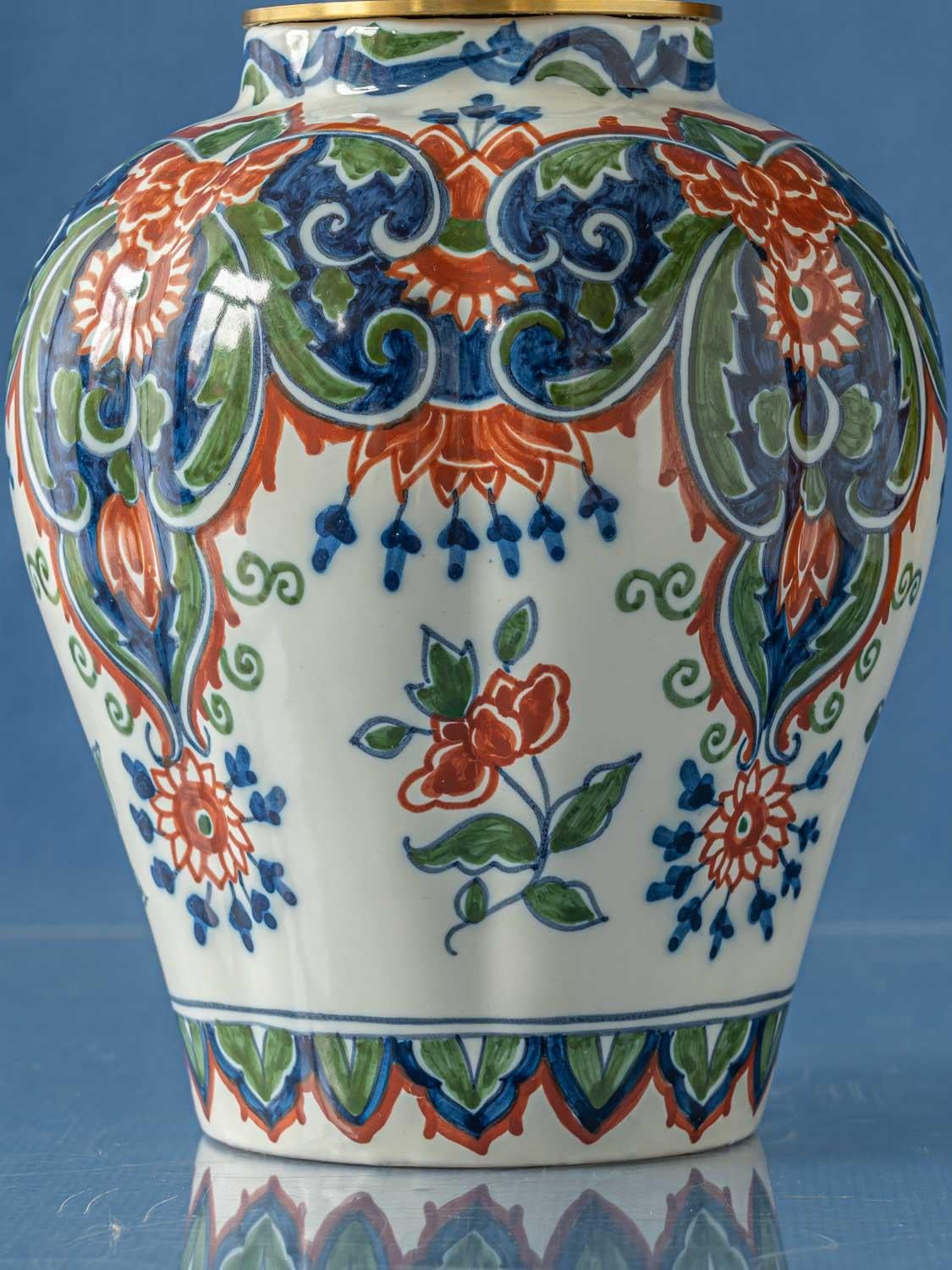 Tichelaar Makkum Delft Chinoiserie Lamps (1940-60) with New Green Velvet Shades In Good Condition In AMSTERDAM, NL