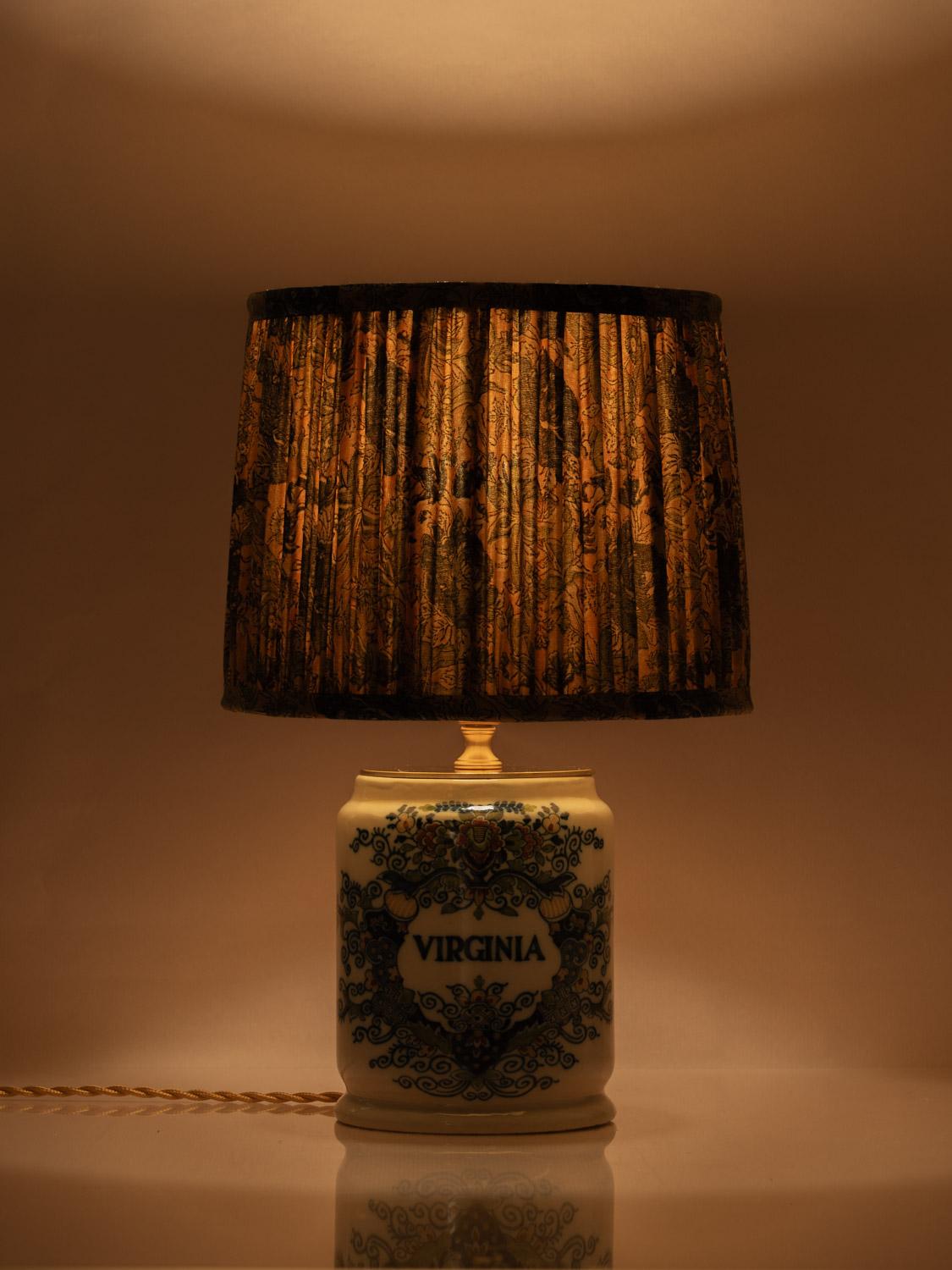 Tichelaar Makkum Delft Tobacco Jar Table Lamp, New Pleated Silk Shade, 1948-1979 For Sale 4