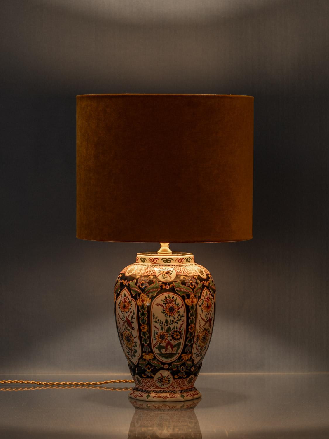 Tichelaar Makkum Hexagonal Delft Chinoiserie Lamp, New Velvet Shade (1948-1979) 4
