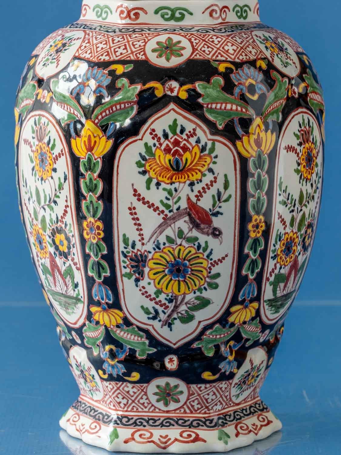 Tichelaar Makkum Hexagonal Delft Chinoiserie Lamp, New Velvet Shade (1948-1979) In Good Condition In AMSTERDAM, NL