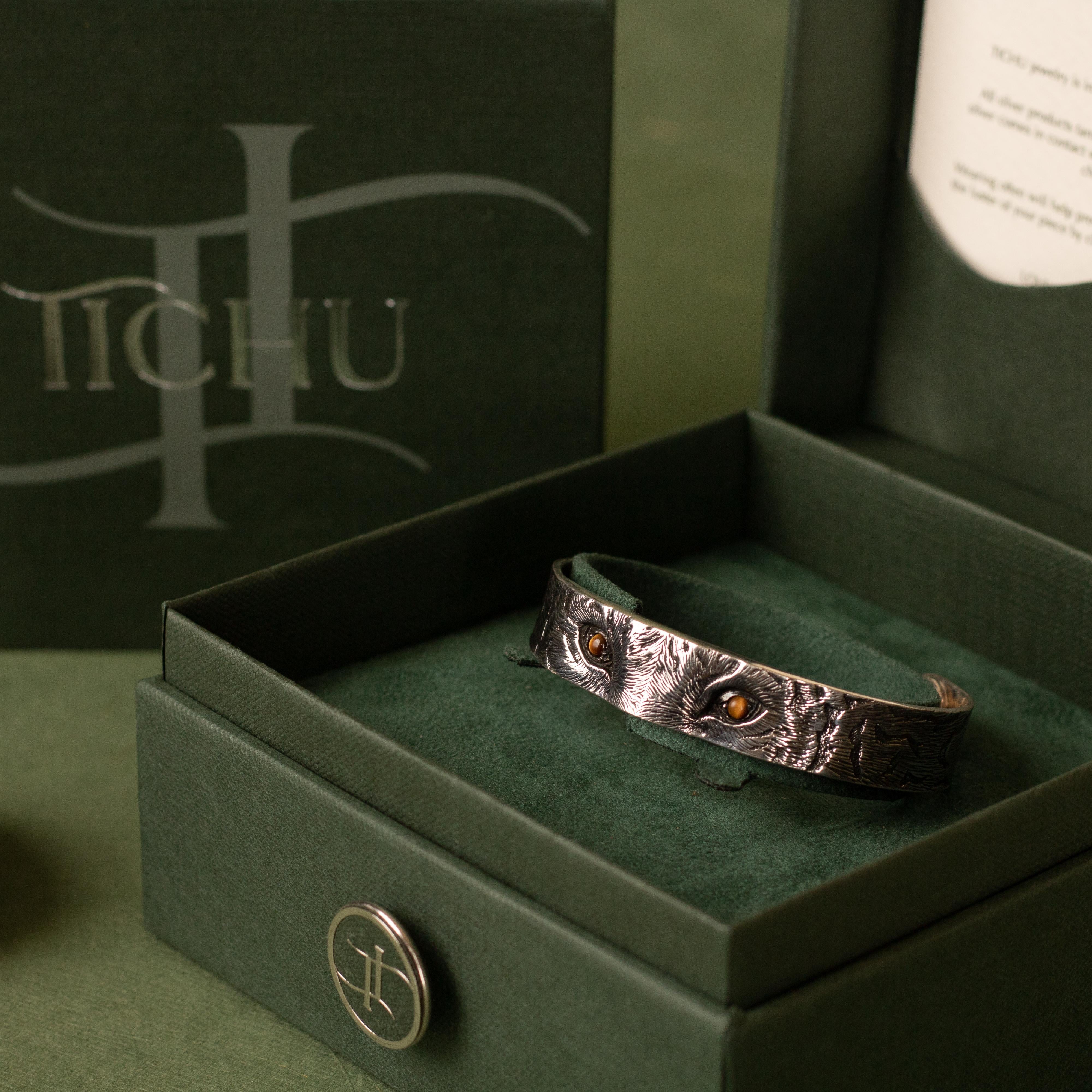 Tichu Cat's Eye Crocodile Eye Cuff Sterling Silver and Crystal Quartz Size L In New Condition In Jaipur, IN