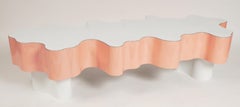 Tavolino Tidal di Bert Furnari, Biomorfo in alluminio rosa bianco verniciato a polvere