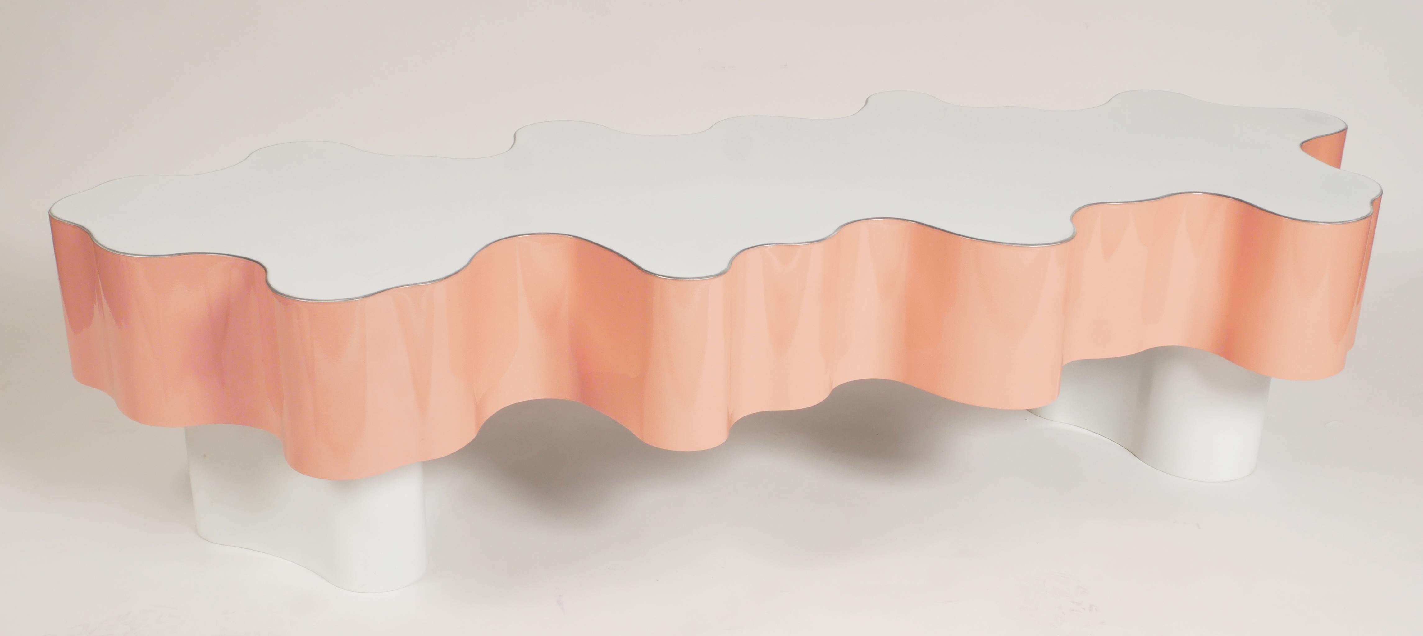 Table basse Tidal par Bert Furnari

Aluminium peint par poudrage

68