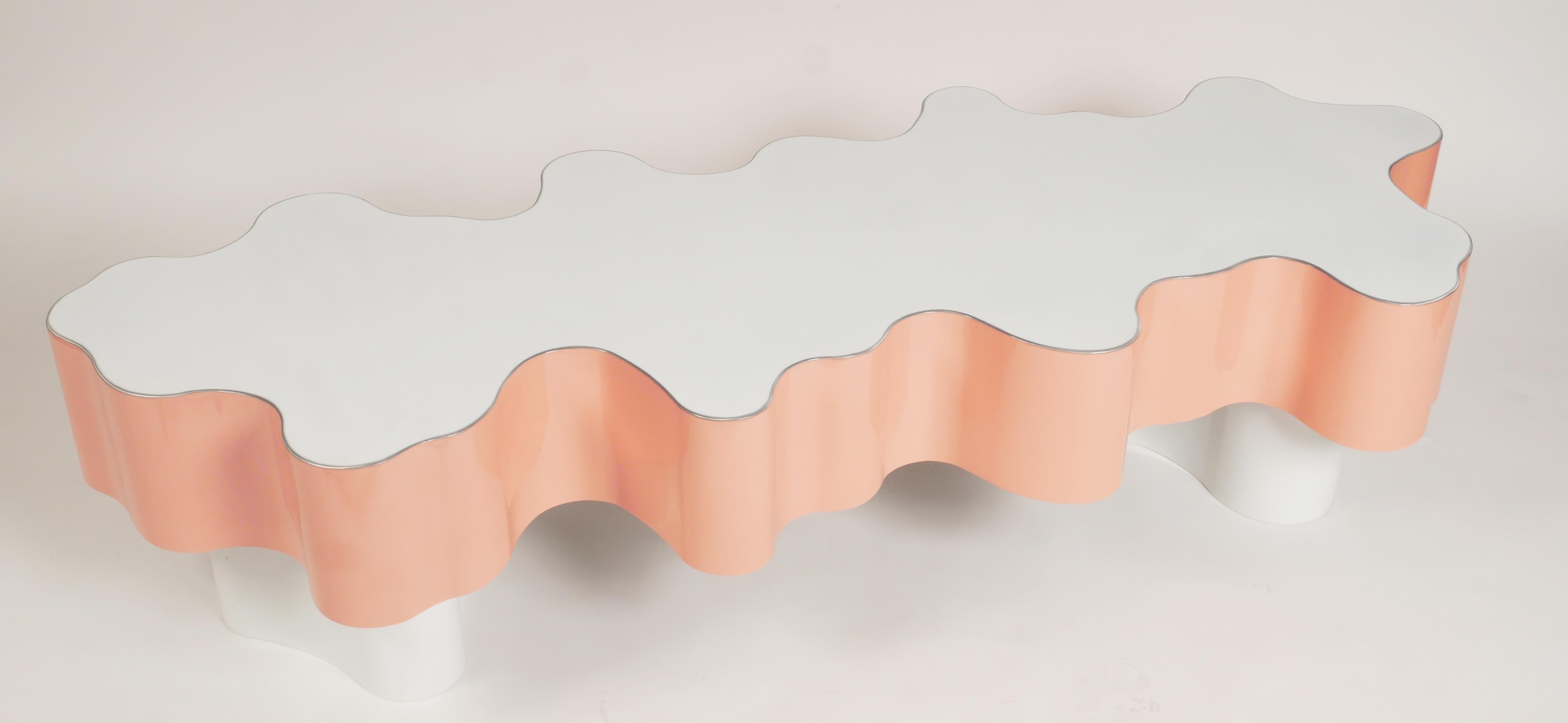 Américain Table basse Tidal de Bert Furnari, forme libre, en aluminium blanc rose et poudré en vente