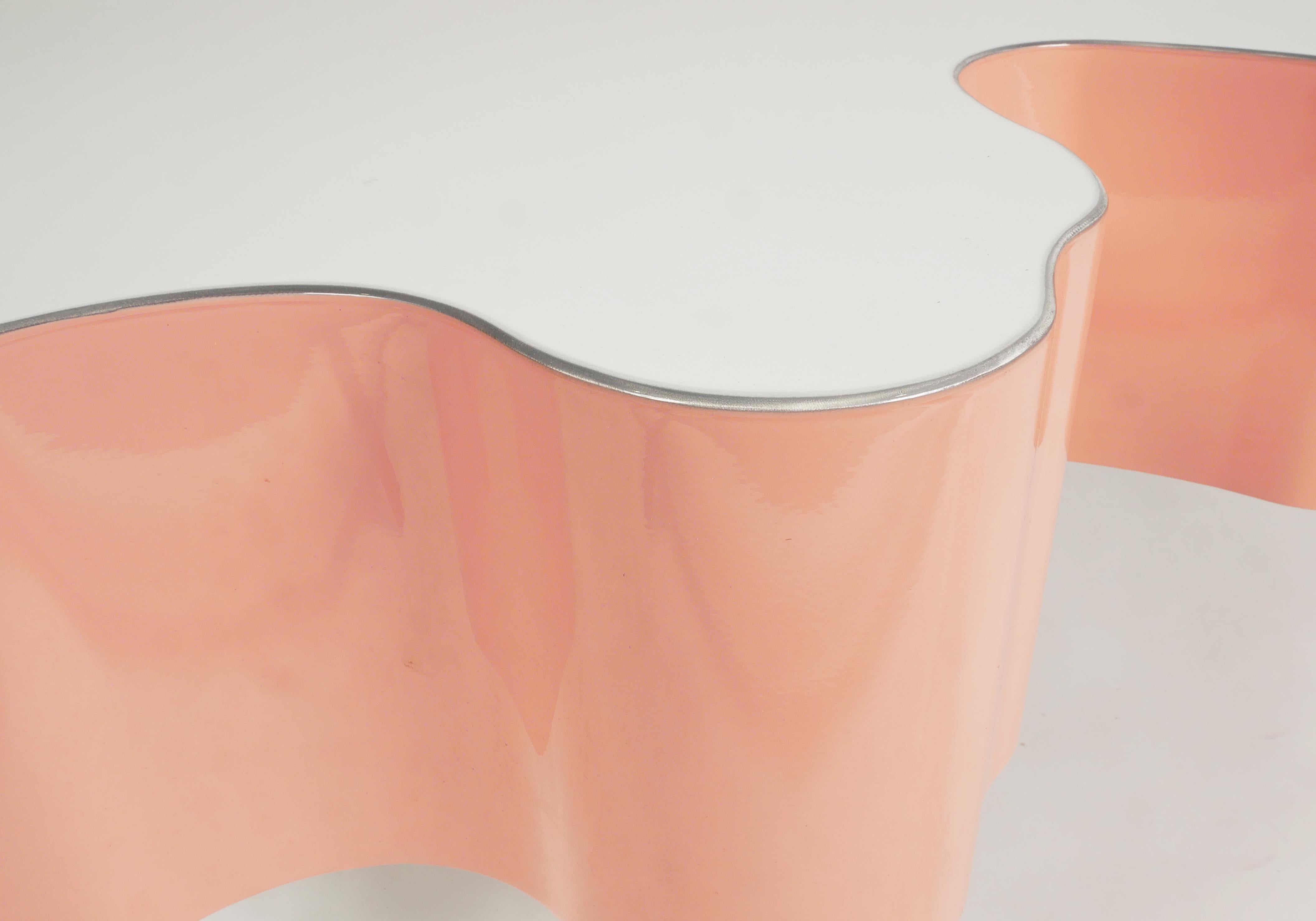 Aluminium Table basse Tidal de Bert Furnari, forme libre, en aluminium blanc rose et poudré en vente