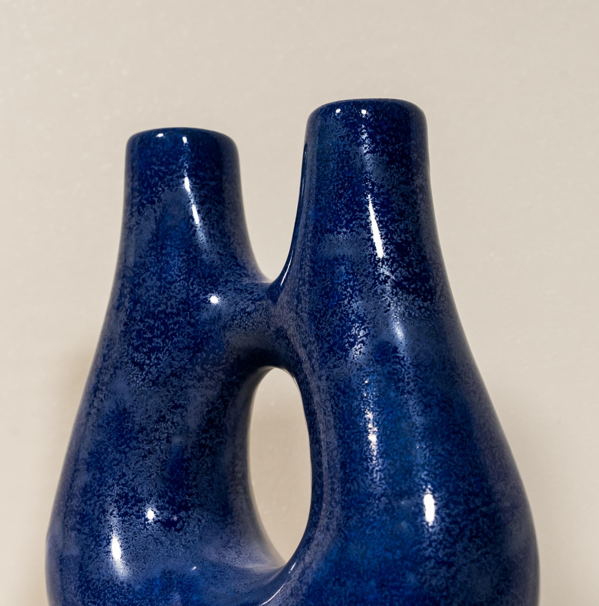 Turco Vaso e portacandele in ceramica contemporanea Tide, realizzato a mano da Busra Ozdemir in vendita