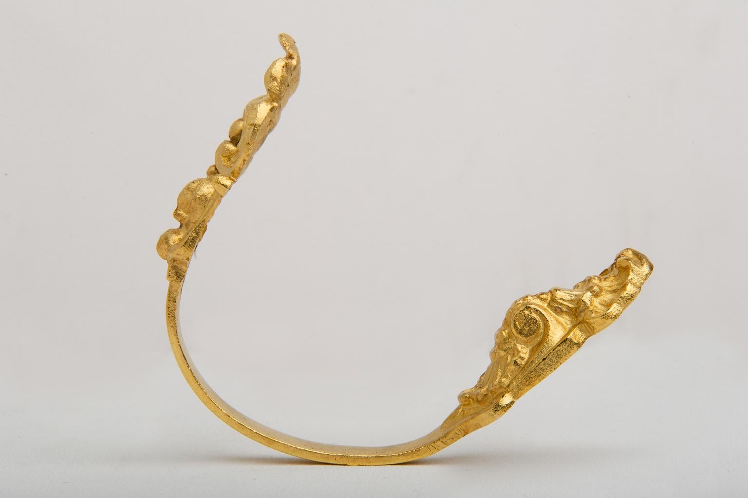 Seltenes Paar Krawattenhalter aus antiker Bronze, 24 Karat Gold: für Ihre Vorhänge, Gürtel oder Schals.
 


ref. O/4740-2
