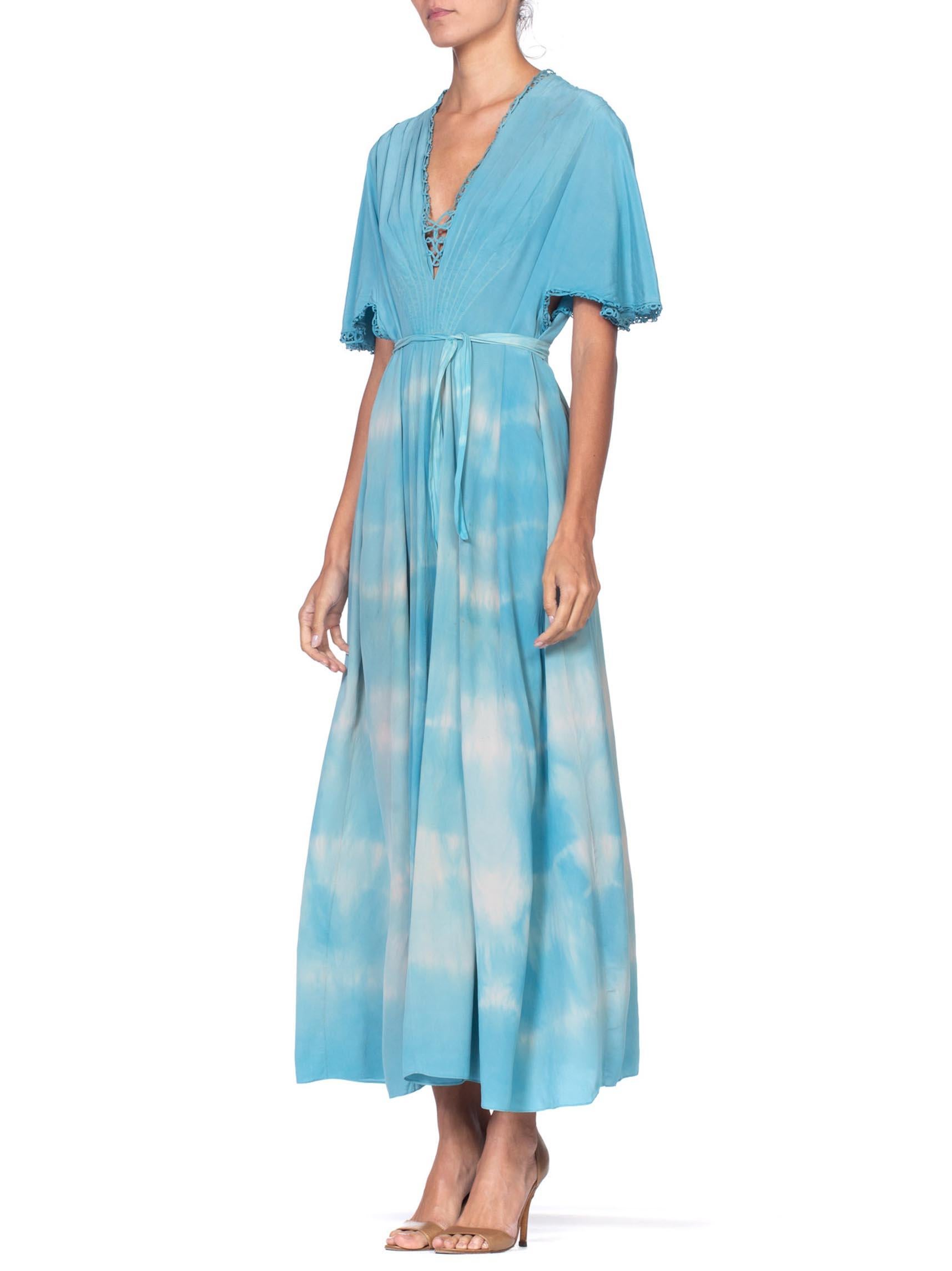 1920'S Blue Tie Dyed Silk Crepe De Chine Kaftan In Excellent Condition For Sale In New York, NY