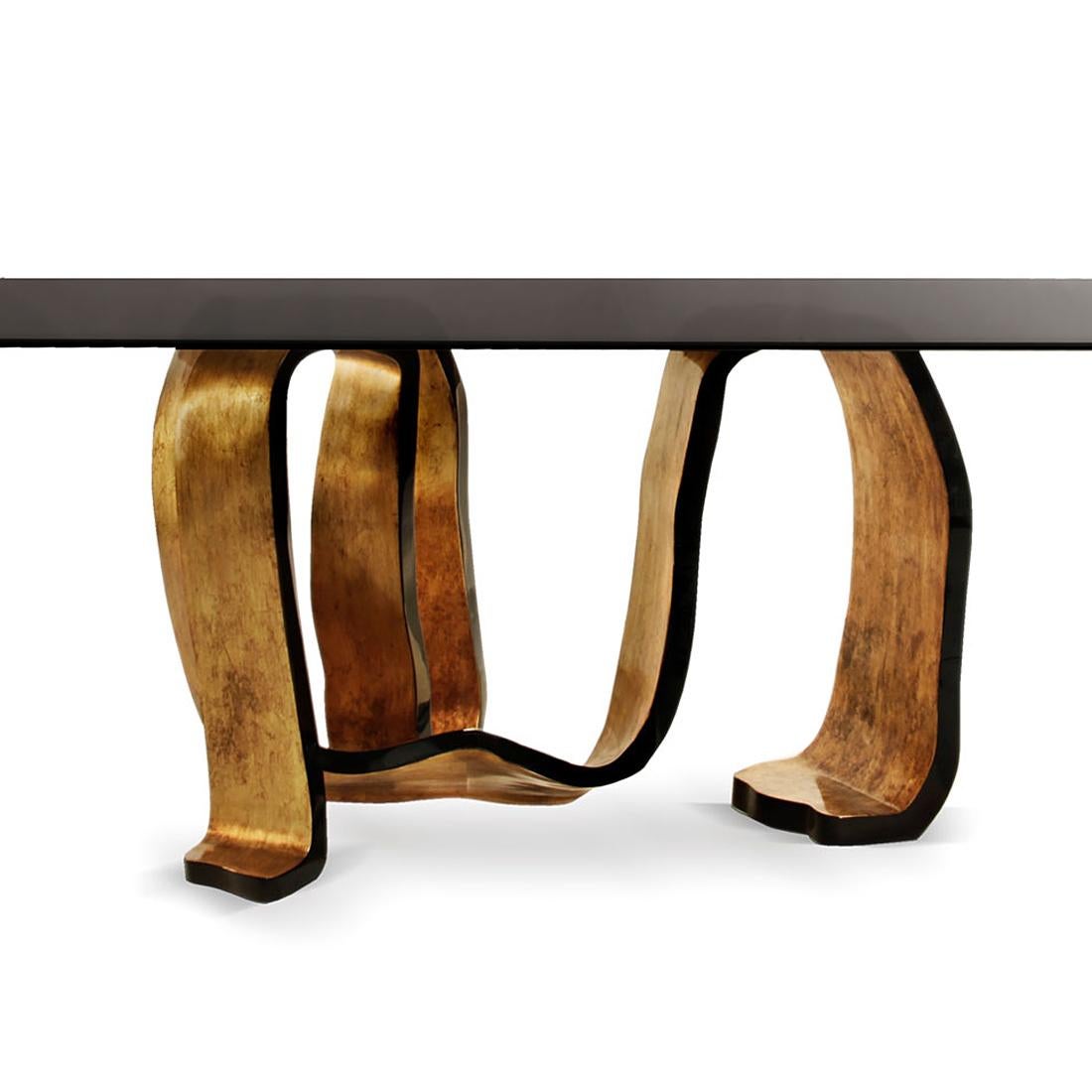 Portugais Table console cravate dorée avec plateau en placage de bois laqué noir en vente