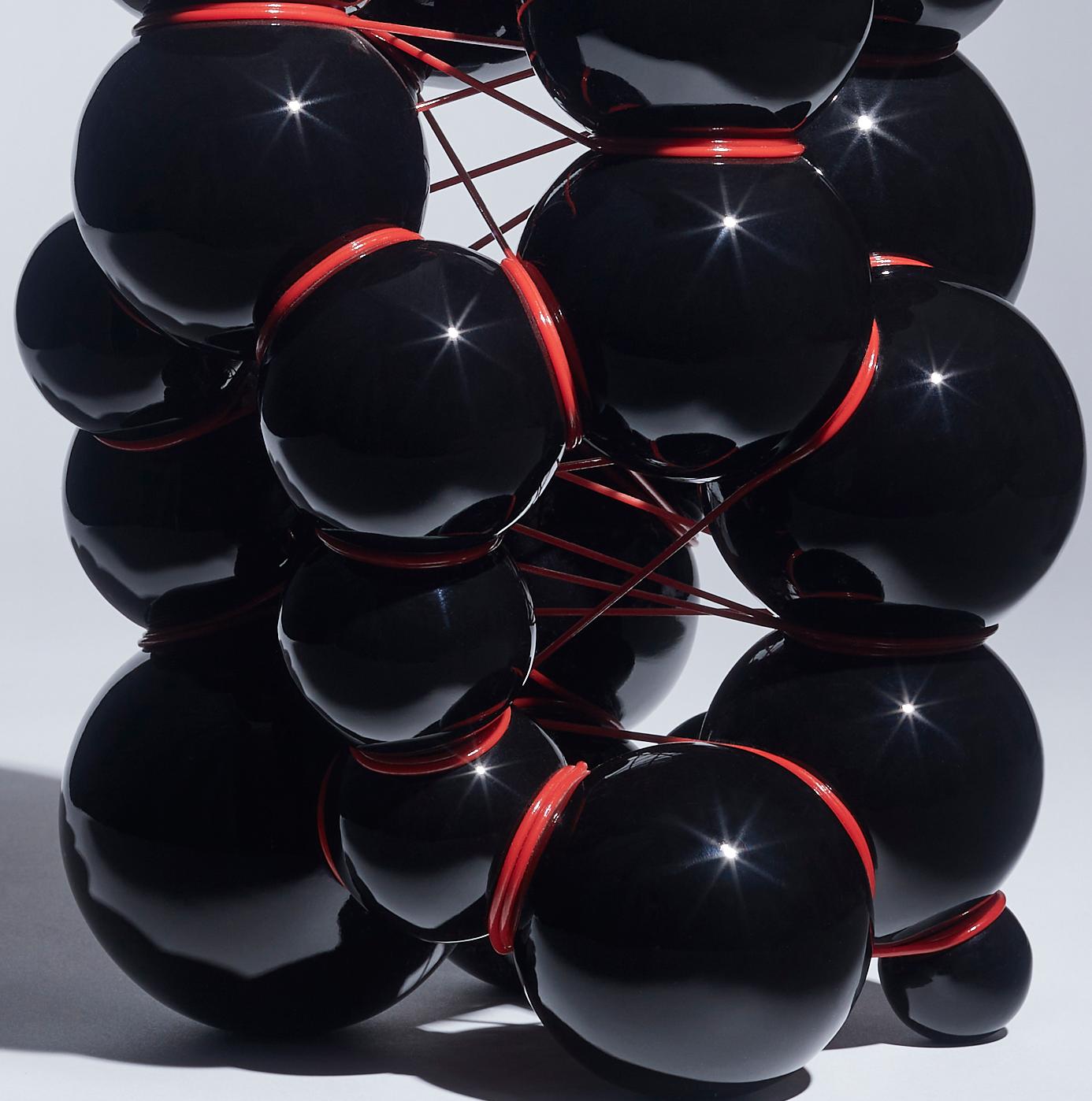 Escultura de cerámica y PVC negra y roja, Steen Ipsen en Nuevo estado para la venta en New York, NY