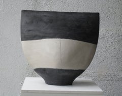 Bicolore by Tien Wen - Abstract ceramic sculpture, purity of forms
