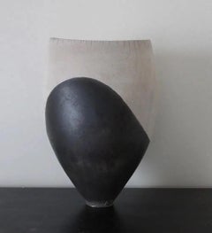 Closed Vase by Tien Wen - Abstract ceramic sculpture, black and white