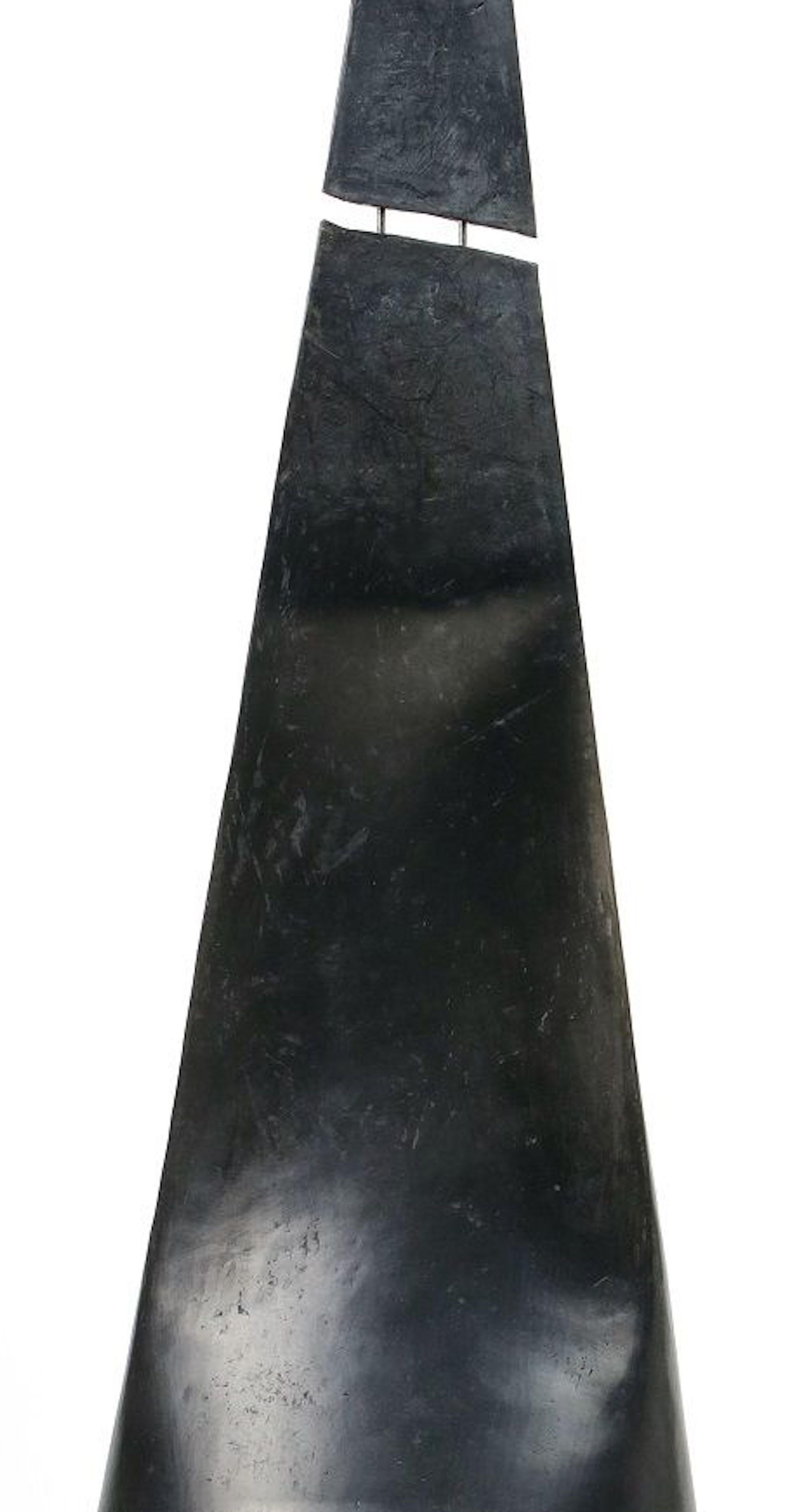 Elevation di Tien Wen - Scultura astratta in ceramica, forma pura, tecnica raku in vendita 4