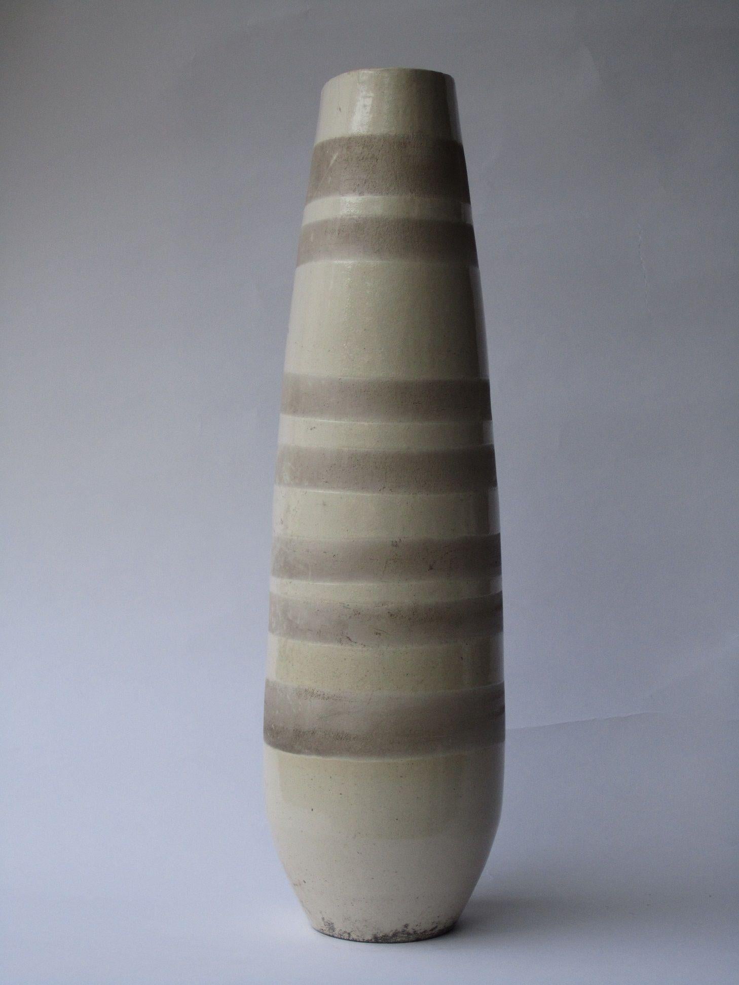 Genesis V de Tien Wen, sculpture abstraite, tons clairs, lignes élancées en vente 2