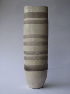Genesis V de Tien Wen, sculpture abstraite, tons clairs, lignes élancées