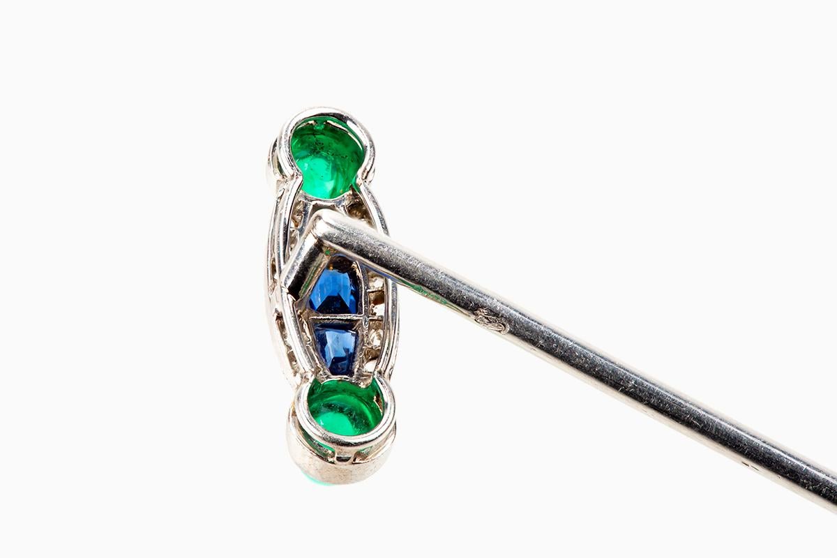 Edwardian Tie Pin in Platinum with Emeralds, Sapphires and Diamonds, French circa 1900 For Sale