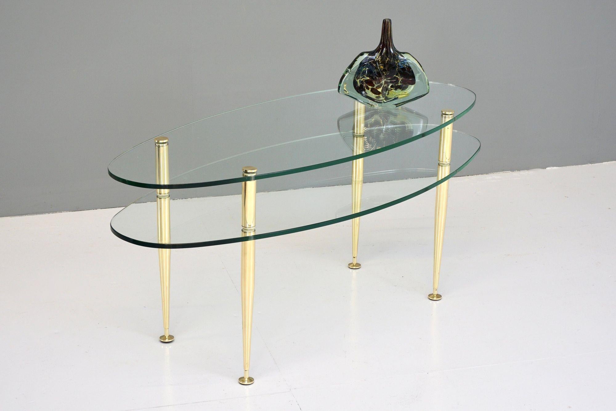 Tiered Coffee Table Excellent état - En vente à London, England