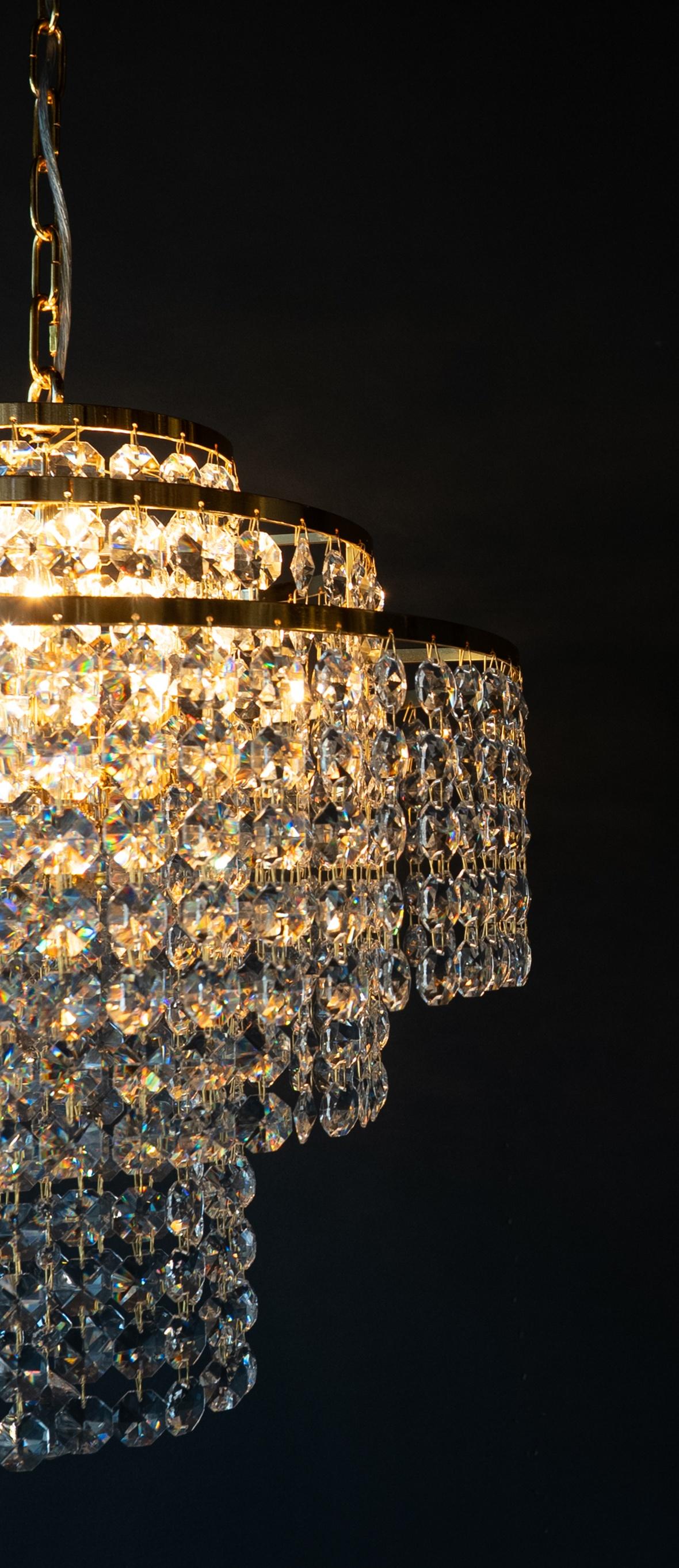 Luminaria de cristal escalonada en estilo Hollywood Regency Renacimiento de mediados de siglo Oro nuevo Anudado a mano en venta