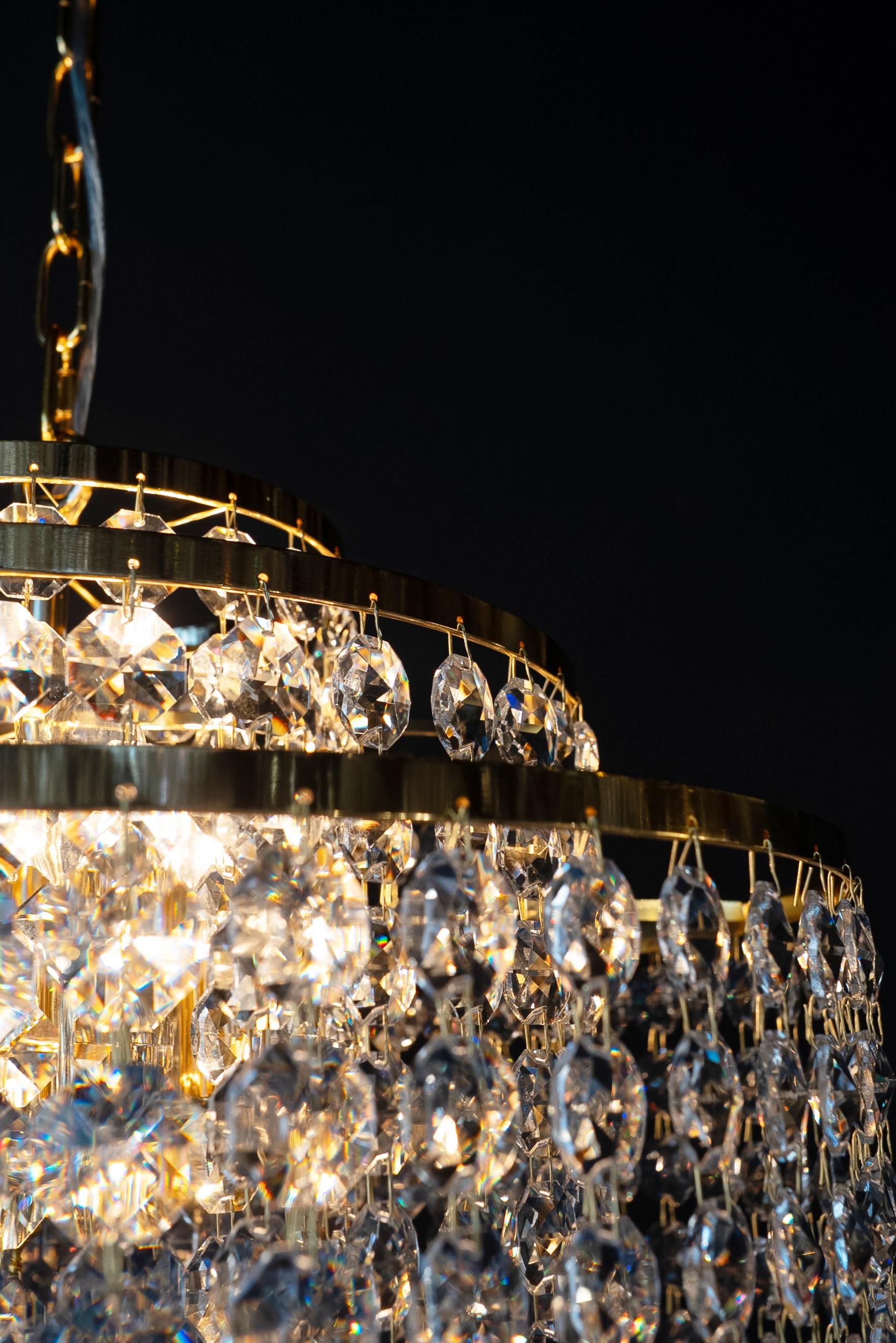 Luminaria de cristal escalonada en estilo Hollywood Regency Renacimiento de mediados de siglo Oro nuevo en Nuevo estado para la venta en Berlin, DE