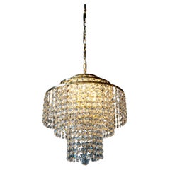 Luminaria de cristal escalonada en estilo Hollywood Regency Renacimiento de mediados de siglo Oro nuevo