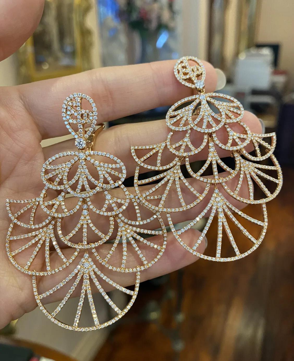 Round Cut Tiered Diamond Chandelier Earrings with 9.50 Carats total in 18k Rose Gold For Sale