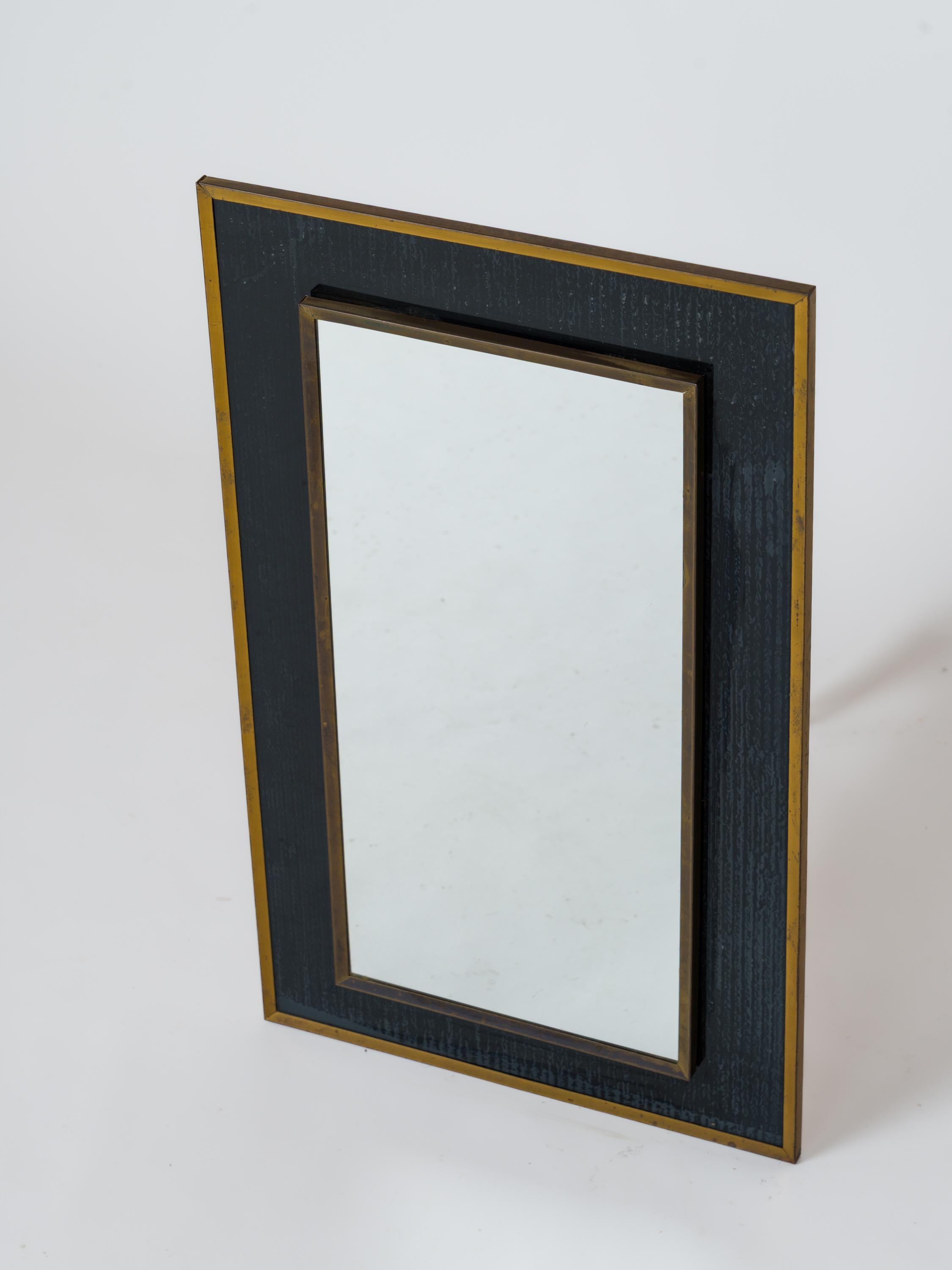 Francese Specchio da parete in Eglomisé a più livelli con bordi in ottone patinato - Francia, anni '70 in vendita