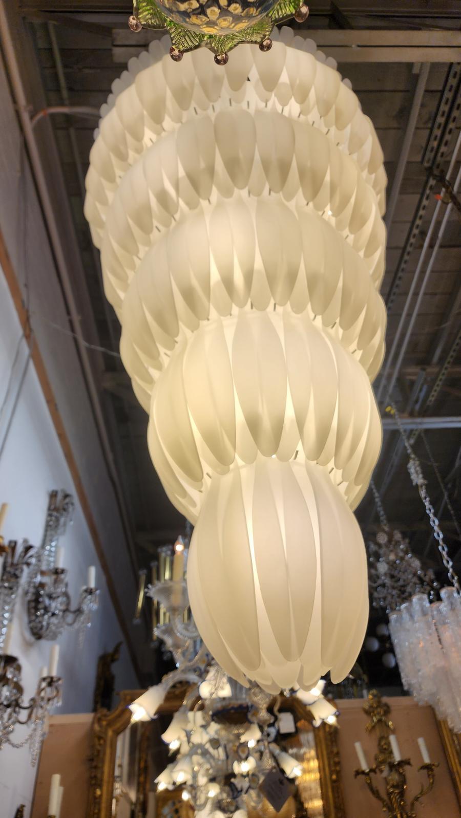 Mid-Century moderno Lampadario a strati in vetro smerigliato in vendita