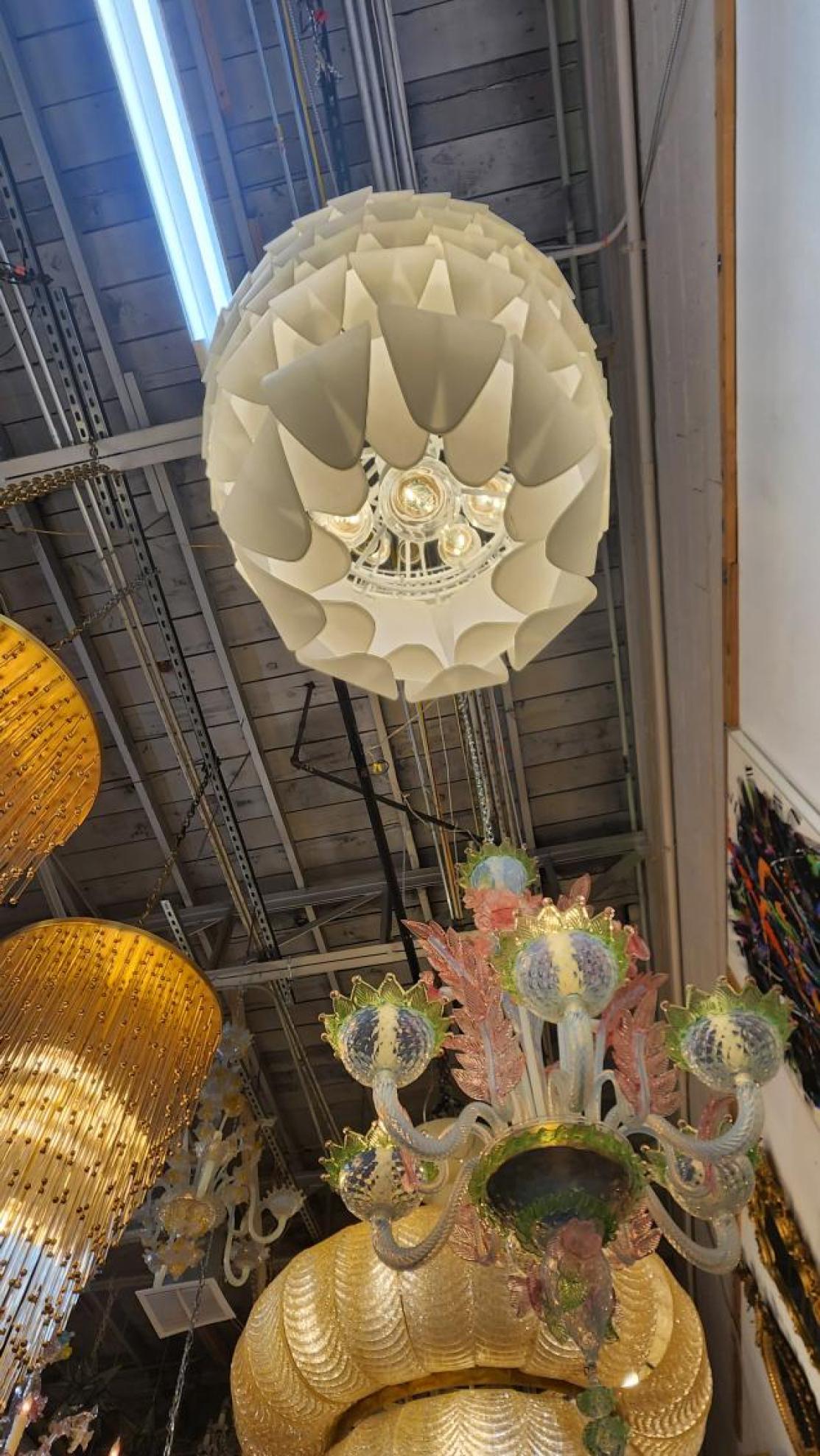 Italiano Lampadario a strati in vetro smerigliato in vendita