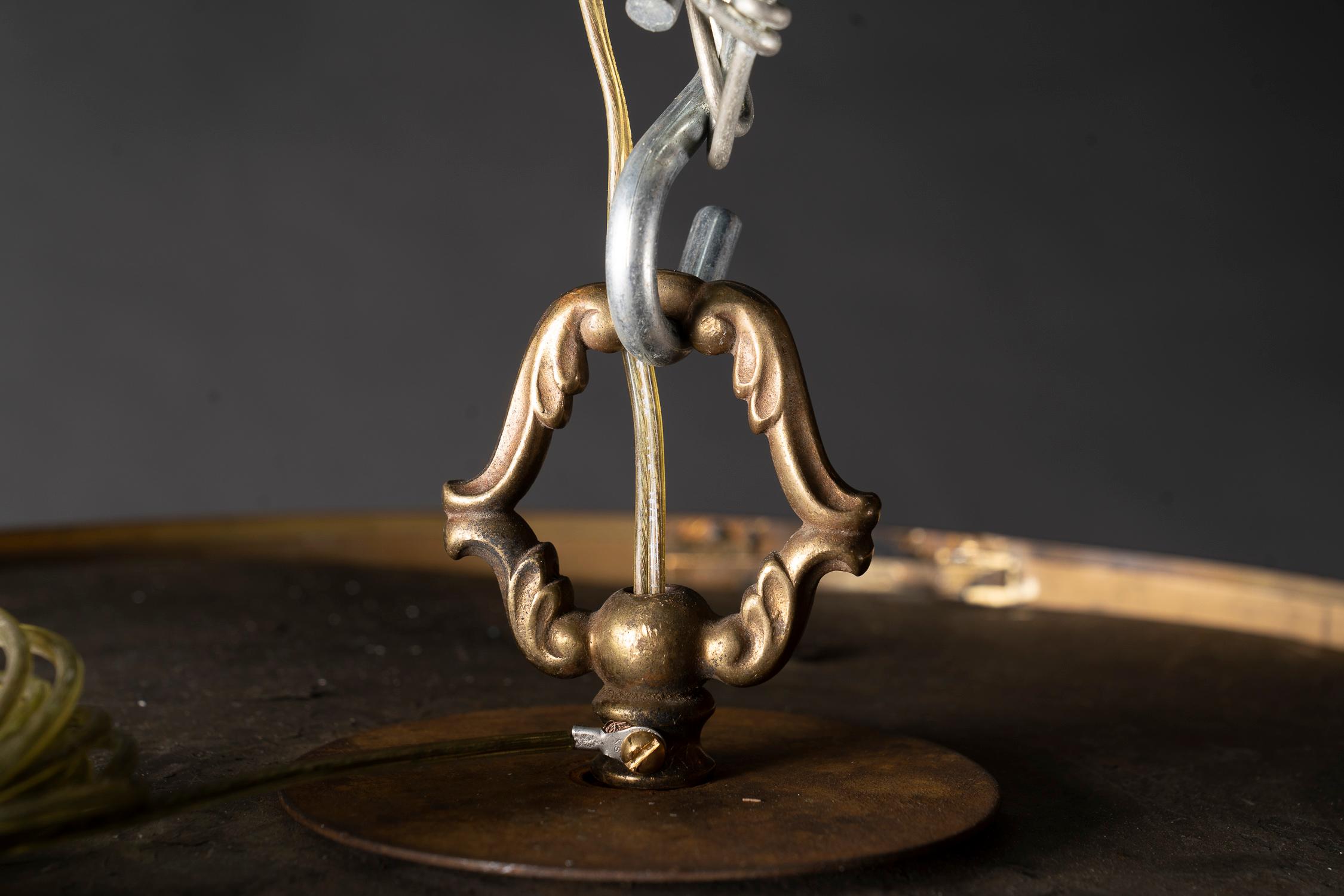 Gestufter Louis-XVI-Kronleuchter aus Bronze und Kristall, Französisch, 19. Jahrhundert im Angebot 2