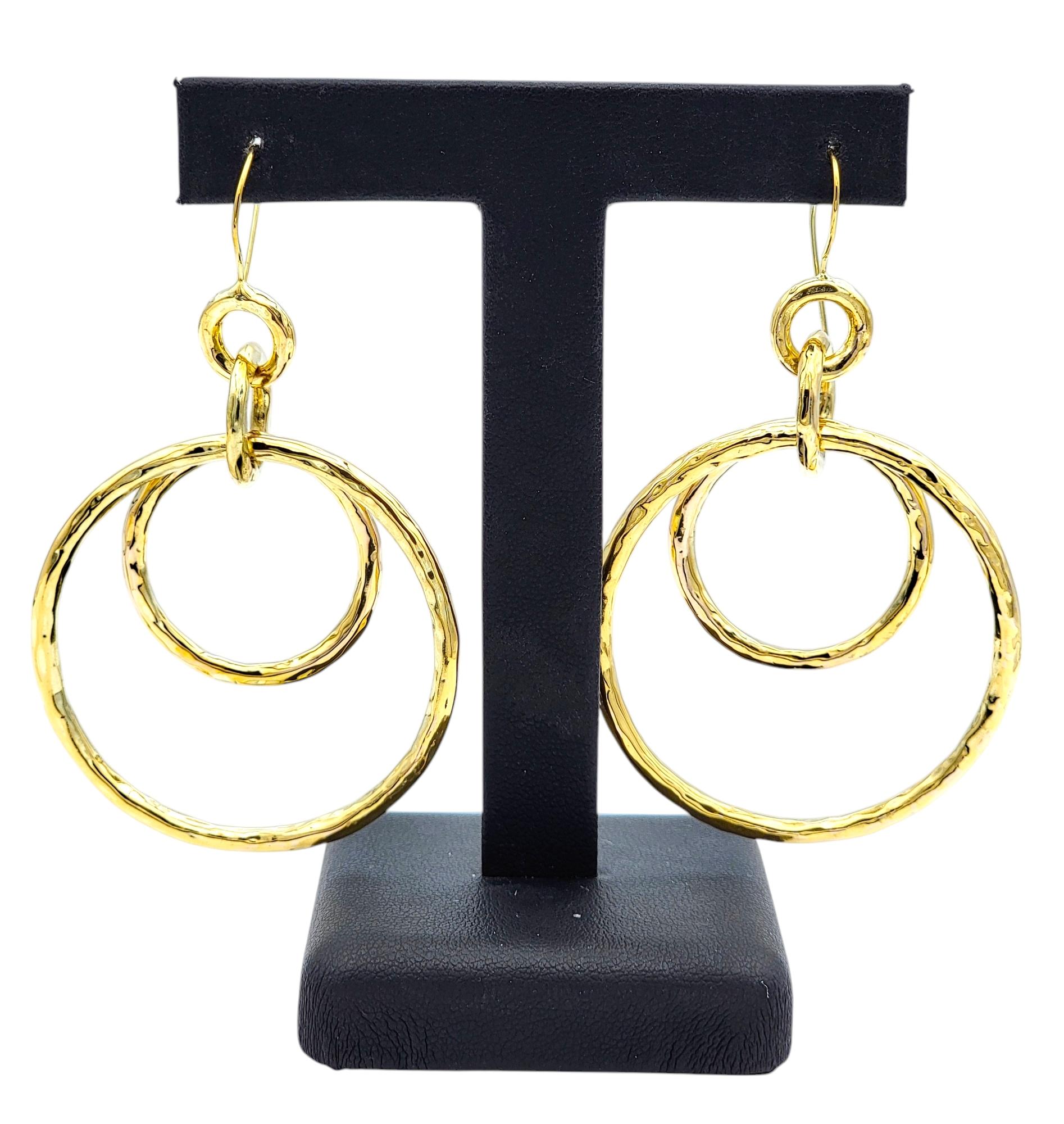 Pendientes de aro de oro amarillo de 14 quilates con acabado martillado y círculo abierto escalonado en venta 1
