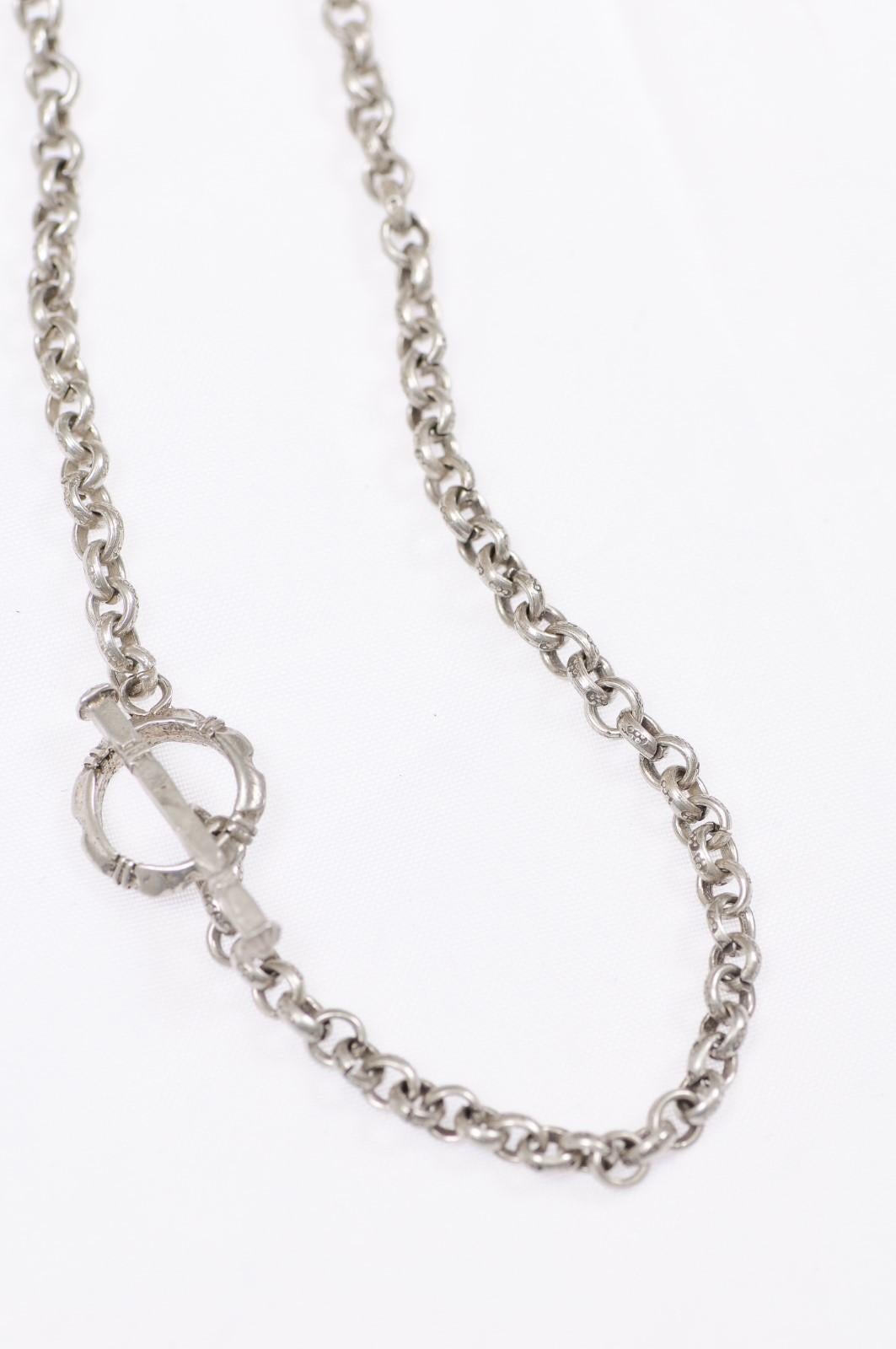Ciondolo a più livelli in bronzo, con emeraldo e dracma (moneta) su catena in argento sterling in vendita 2