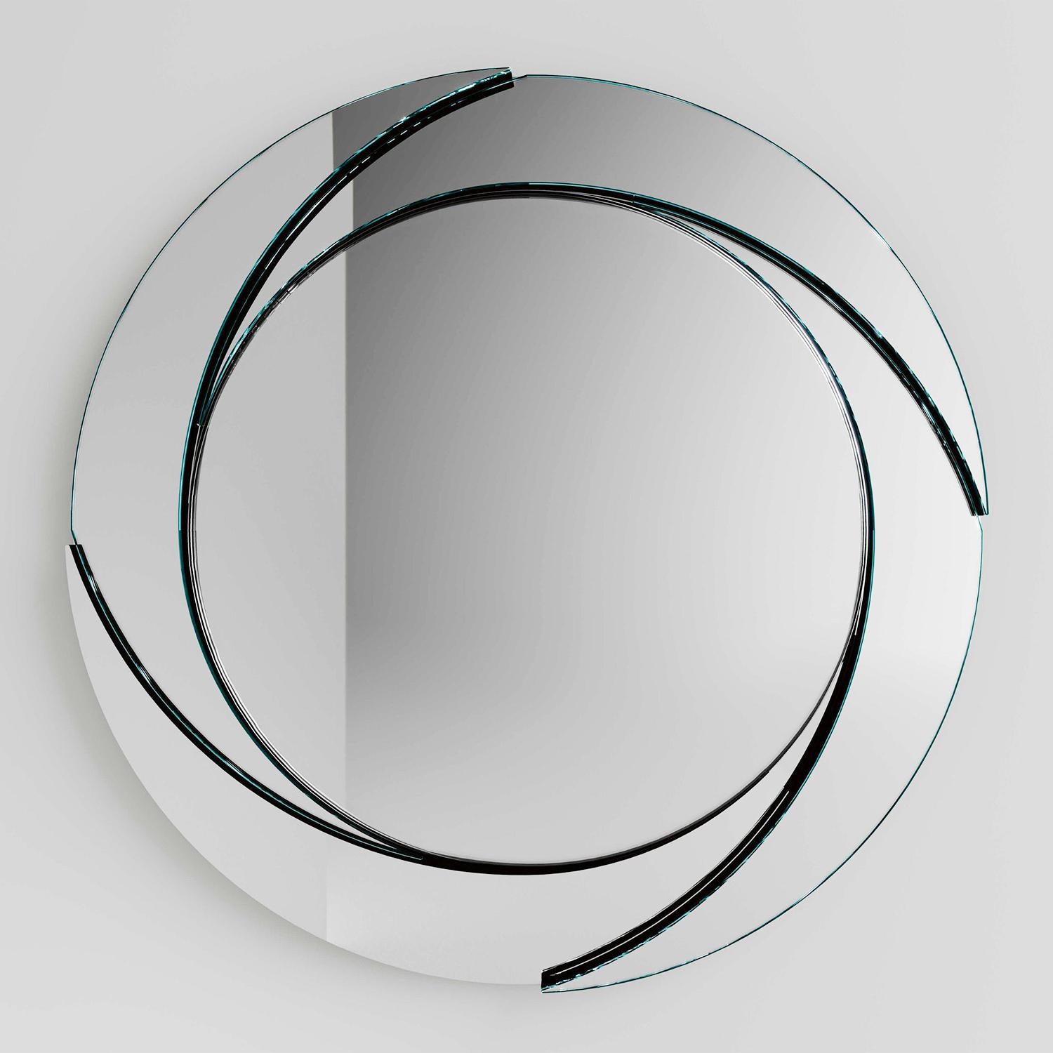Mirror tierra glass all in mirror glass and 
with wooden structure in black finish.