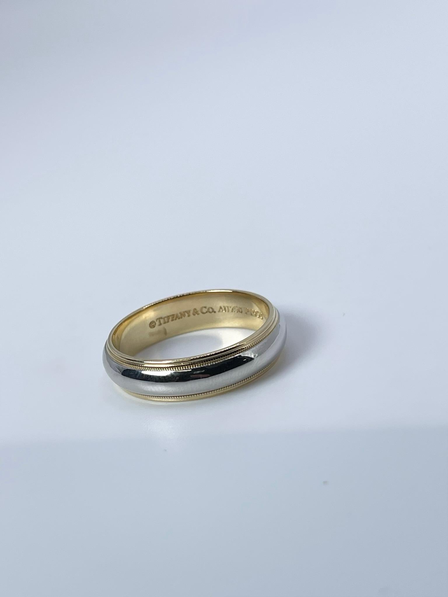 Moderniste Tiffany & Co. Bague de mariage Milgrain Design Bague pour homme en or bicolore en vente