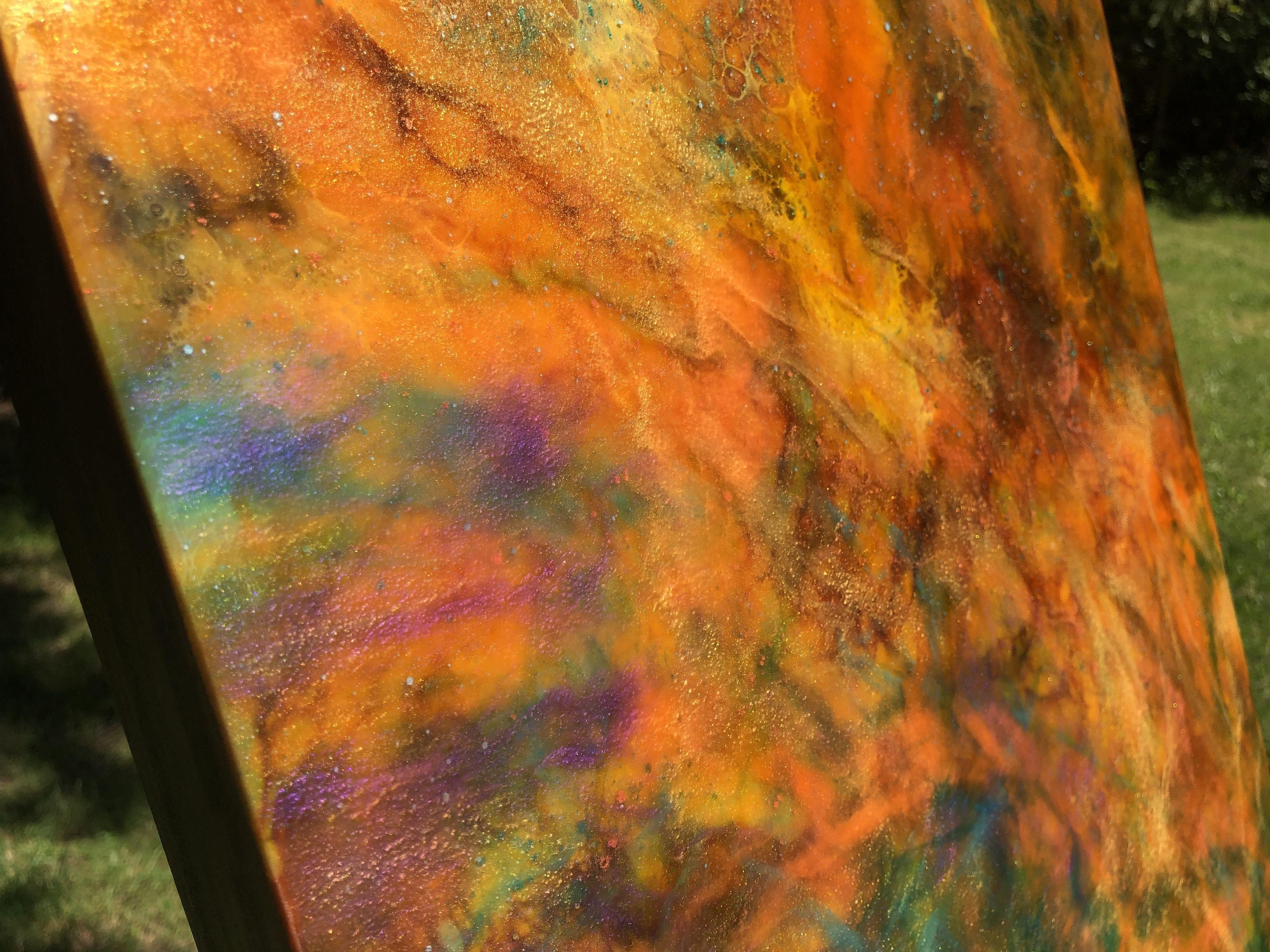 Tiffani ha creato la JELLYFISH NEBULA per catturare lo spirito di esplorazione e avventura delle profondità inesplorate che l'oceano e lo spazio offrono. Ogni nebulosa che crea è una che potrebbe esistere nel nostro universo infinito e questa è