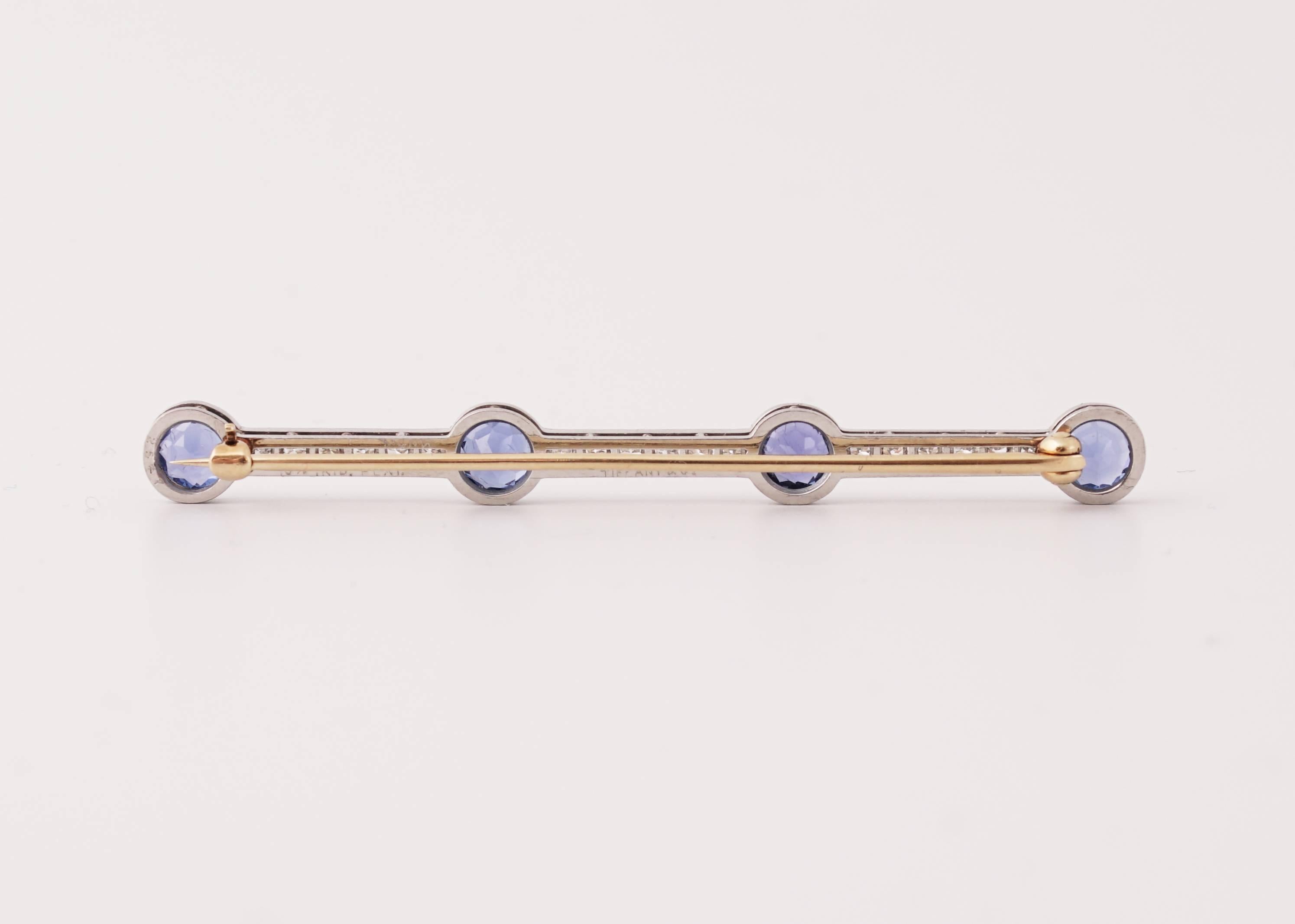 Tiffany & Co, Art Deco Platinum, Sapphires and Round Diamonds Brooch, circa 1925 In Excellent Condition In Paris, FR