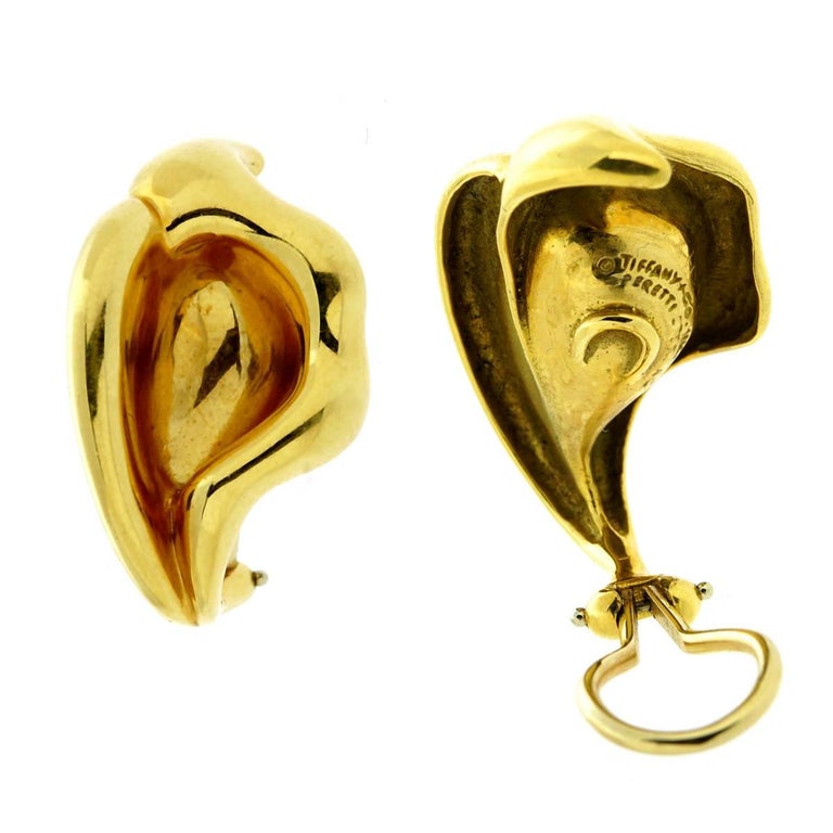 A classic pair of Tiffany & Co earrings featuring the Calla Lily motif set in 18k yellow gold. The earrings measure .66