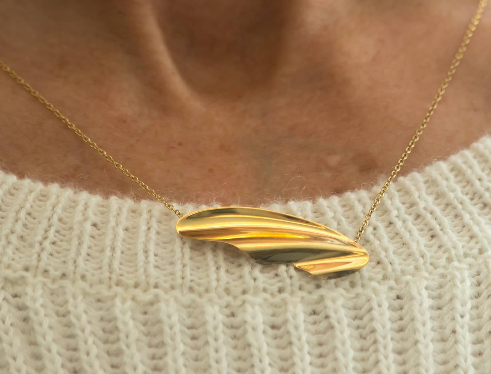 Modern Tiffany & Co. Elsa Peretti 18 Karat Yellow Gold Pendant Necklace
