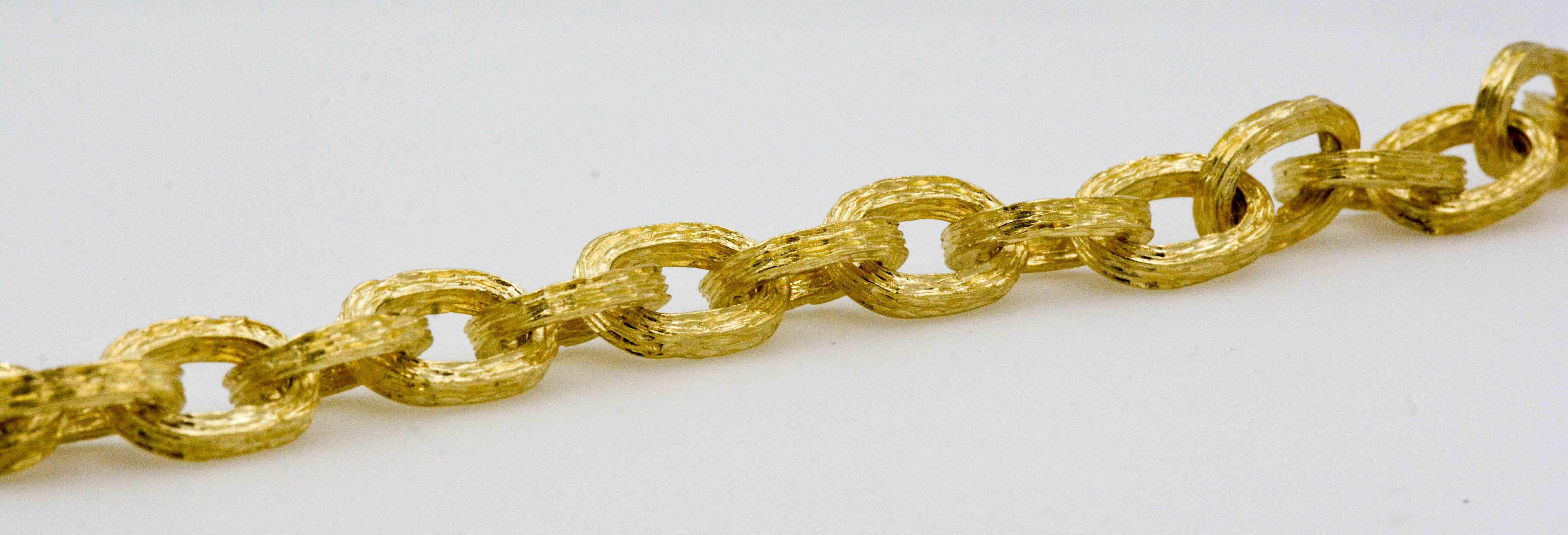 Tiffany & Co. Etched Oval 18 Karat Yellow Gold Link Bracelet In Excellent Condition In Dallas, TX